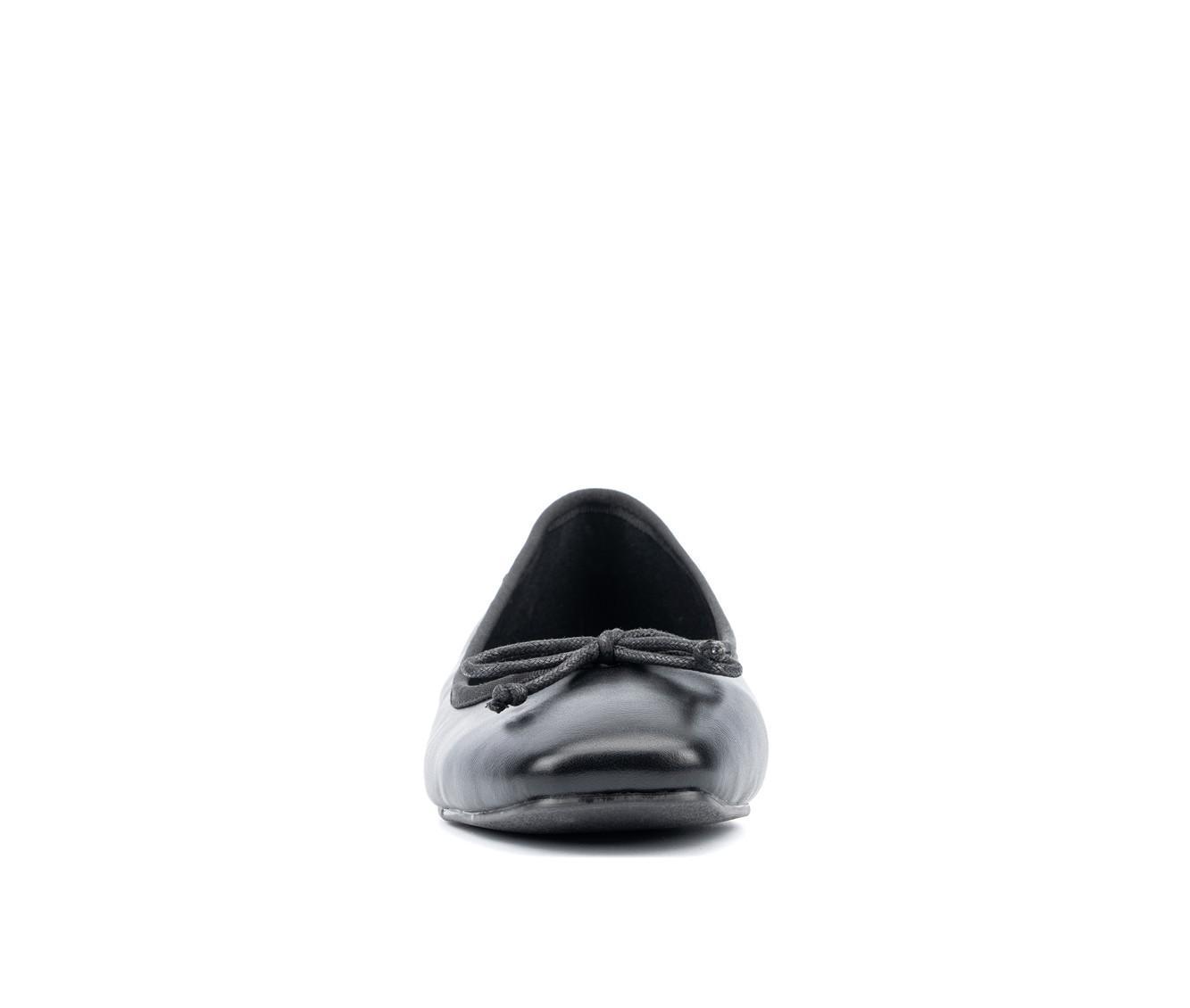 Women's New York and Company Paulina Flats Product Image