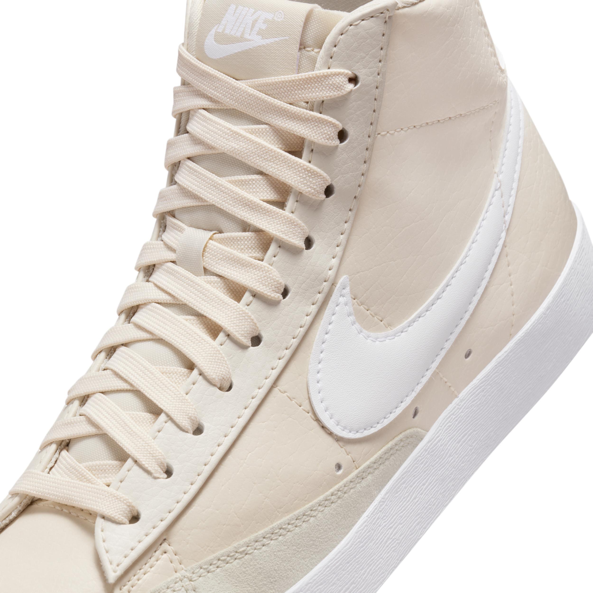 Nike Women's Blazer Mid ' Shoes Product Image