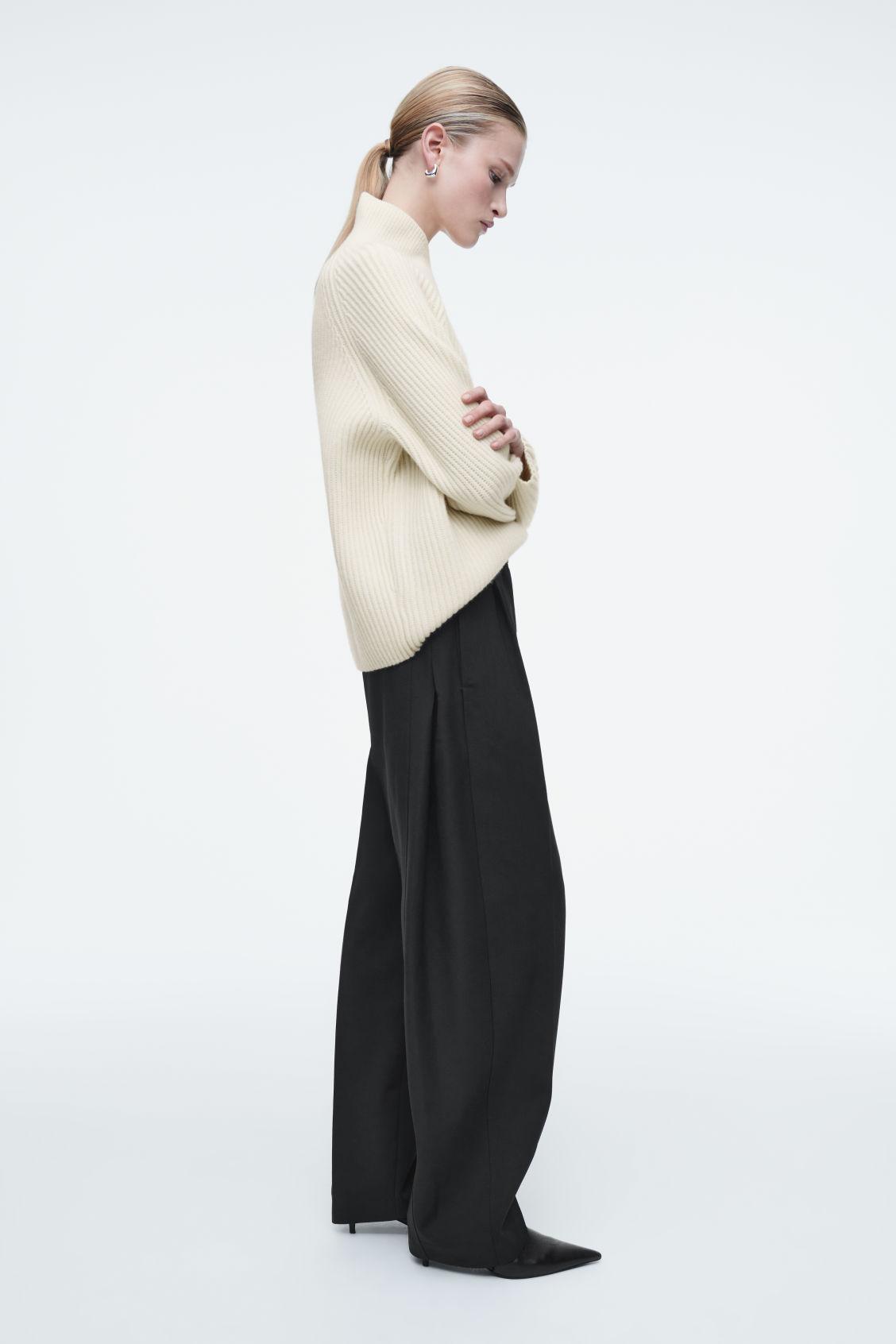 WOOL-BLEND BARREL-LEG PANTS Product Image