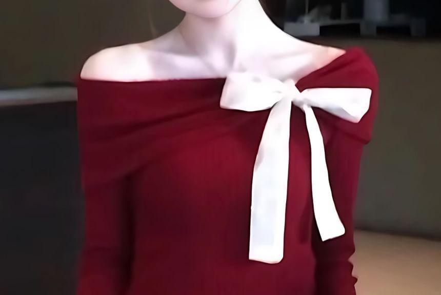 Set: Long-Sleeve Off-Shoulder Asymmetrical Bow Accent Slim Fit Top + High Rise Plain Maxi A-Line Skirt Product Image