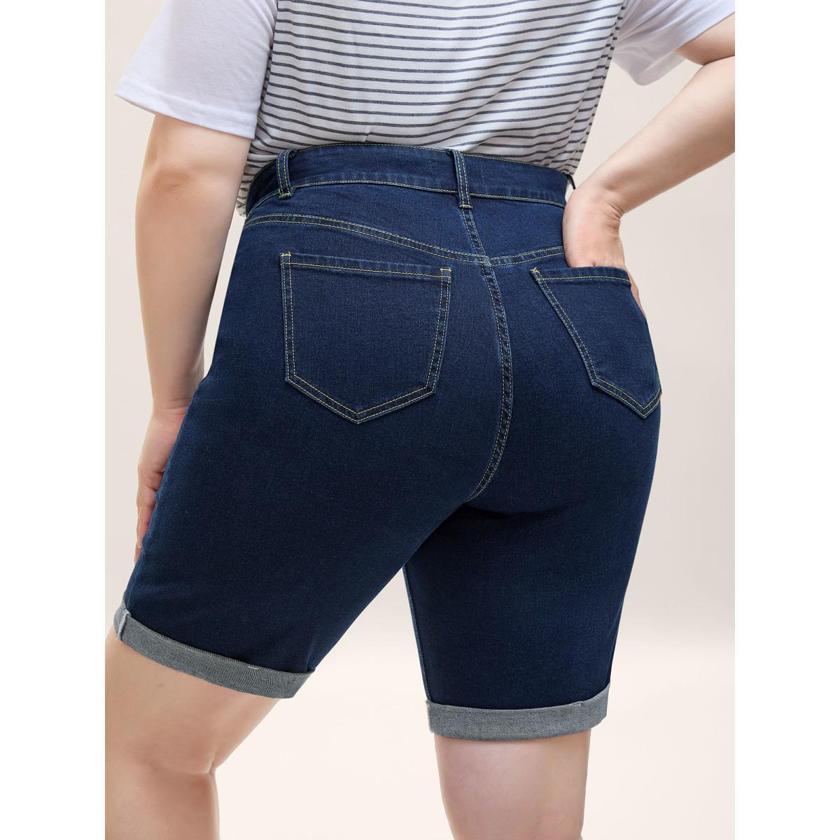 Plus Size Stretchy Skinny-Fit Classic Denim Shorts Women Midblue Medium stretch Everyday-Casual Slanted pocket Denim Shorts BloomChic 22/3X Product Image