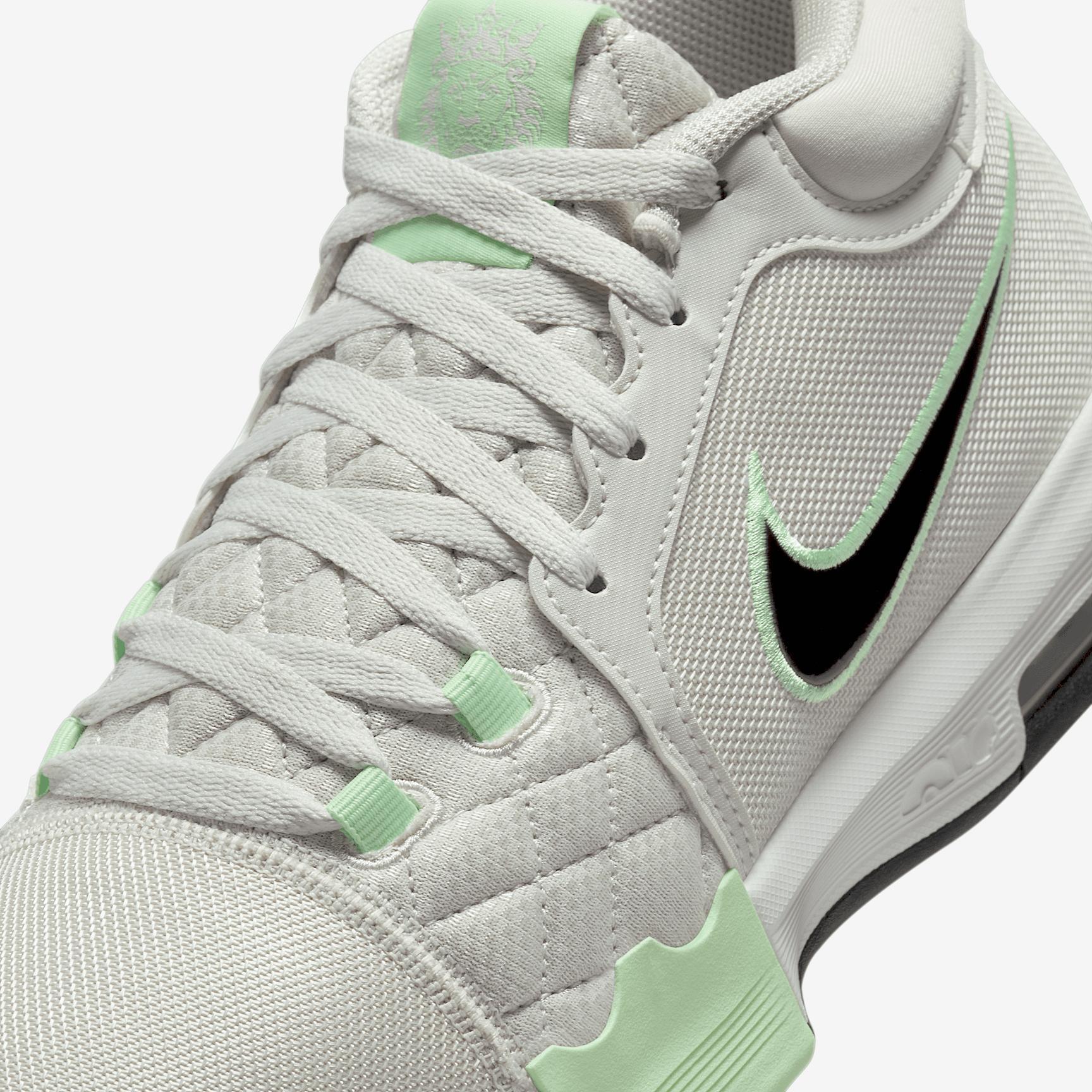 LeBron Witness VIII Basketball Shoes Product Image