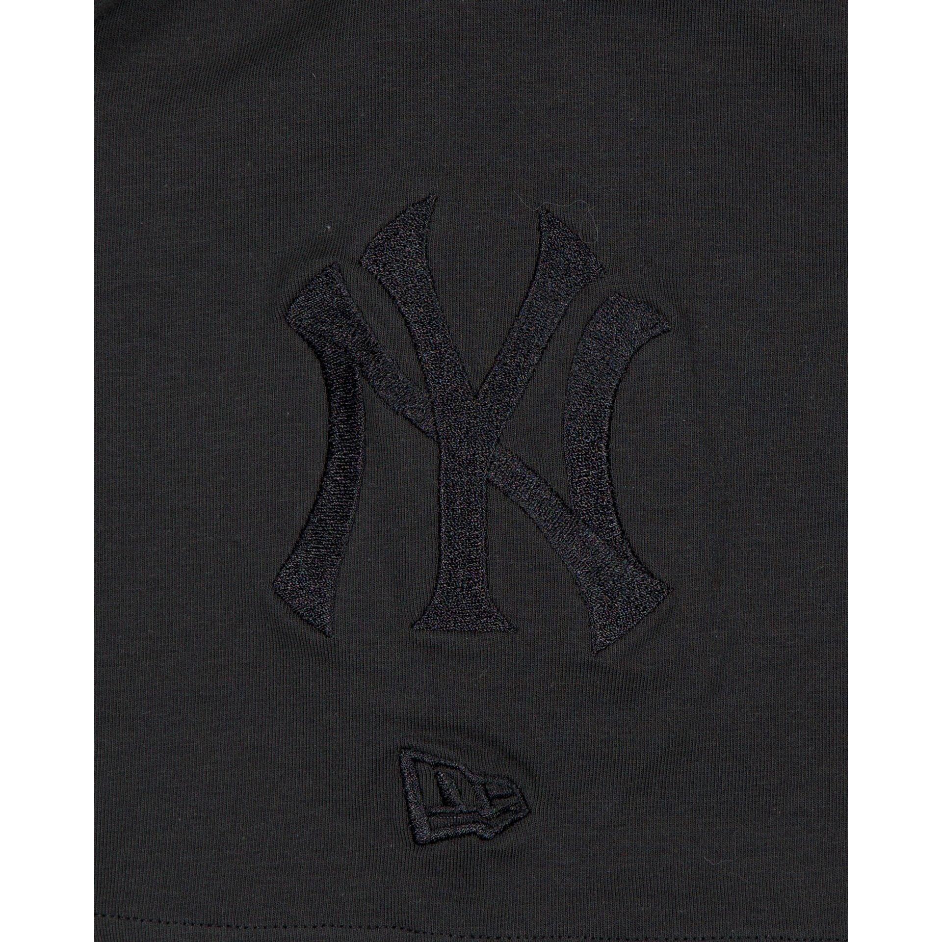 New York Yankees Black on Black Logo Select T-Shirt Male Product Image
