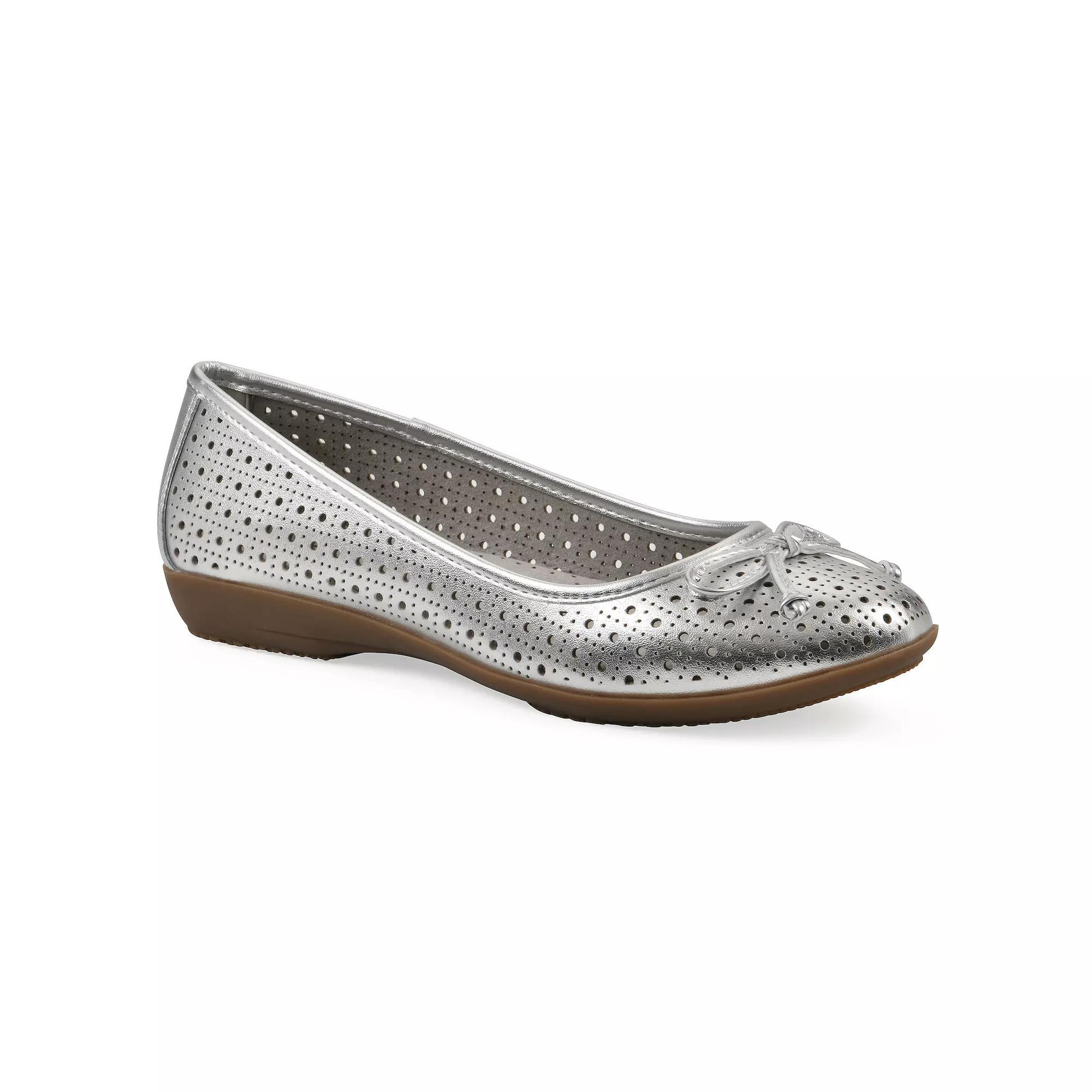 Cliffs by White Mountain Cheryl Women's Flats, Size: 7.5 Wide, Silver Grey Product Image