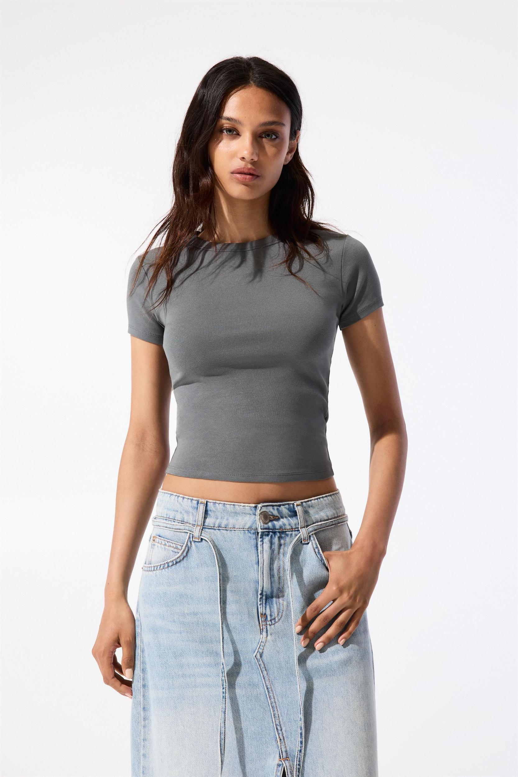 Basic fitted T-shirt Product Image