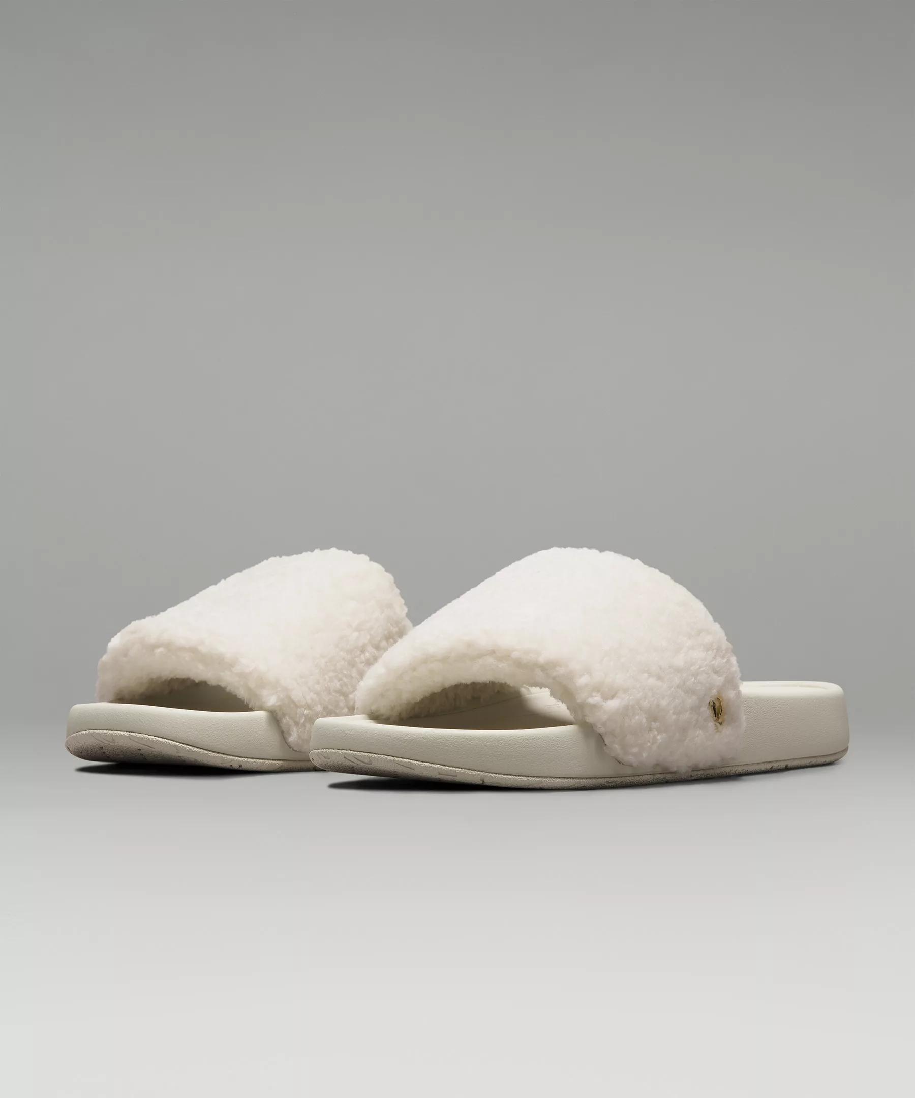 Women's Fleece Restfeel Slide Product Image