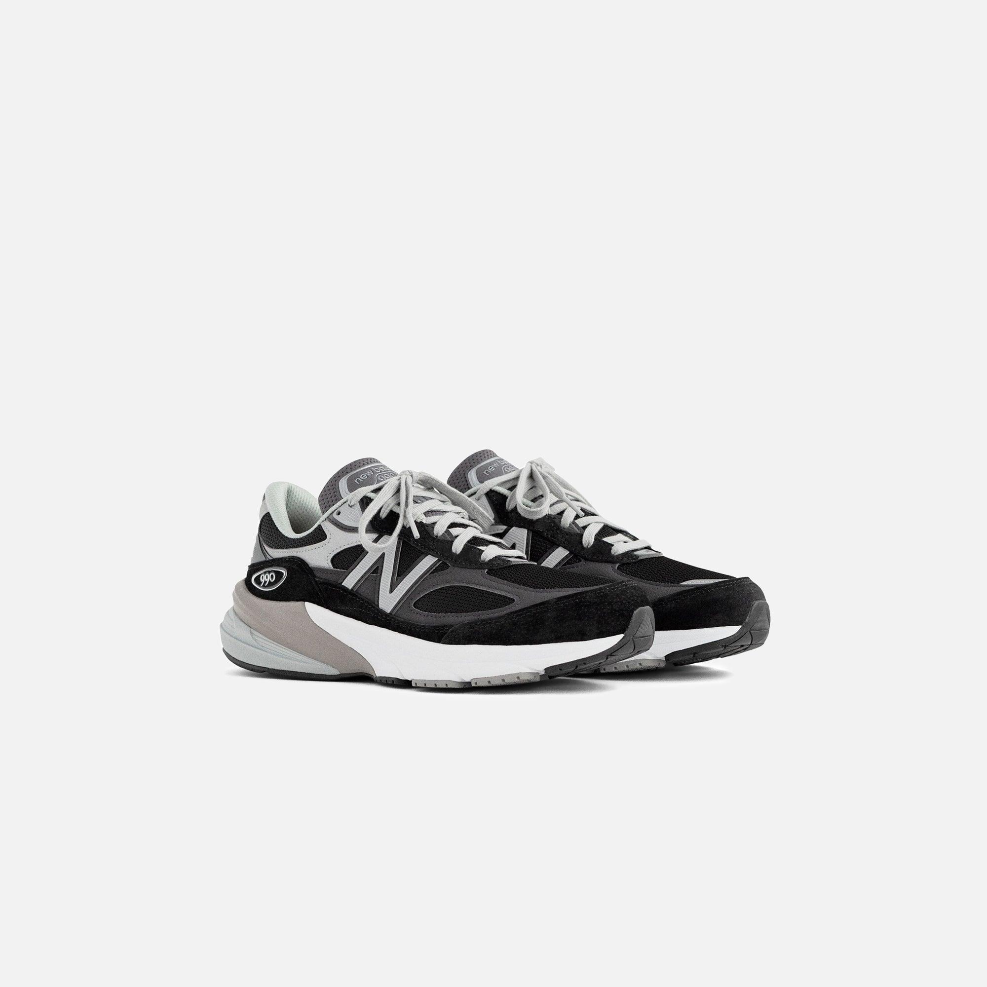 New Balance WMNS 990 V6 - Black Female Product Image