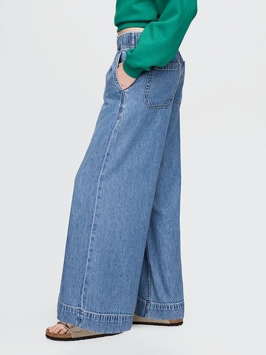 UltraSoft Pleated Easy Baggy Jeans Product Image