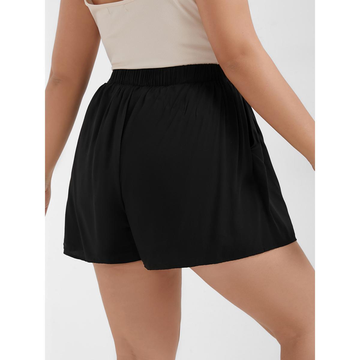 Plus Size Solid Chain Detail Side Pocket Shorts Women Black Office Plain Work Shorts BloomChic 18-20/2X Product Image