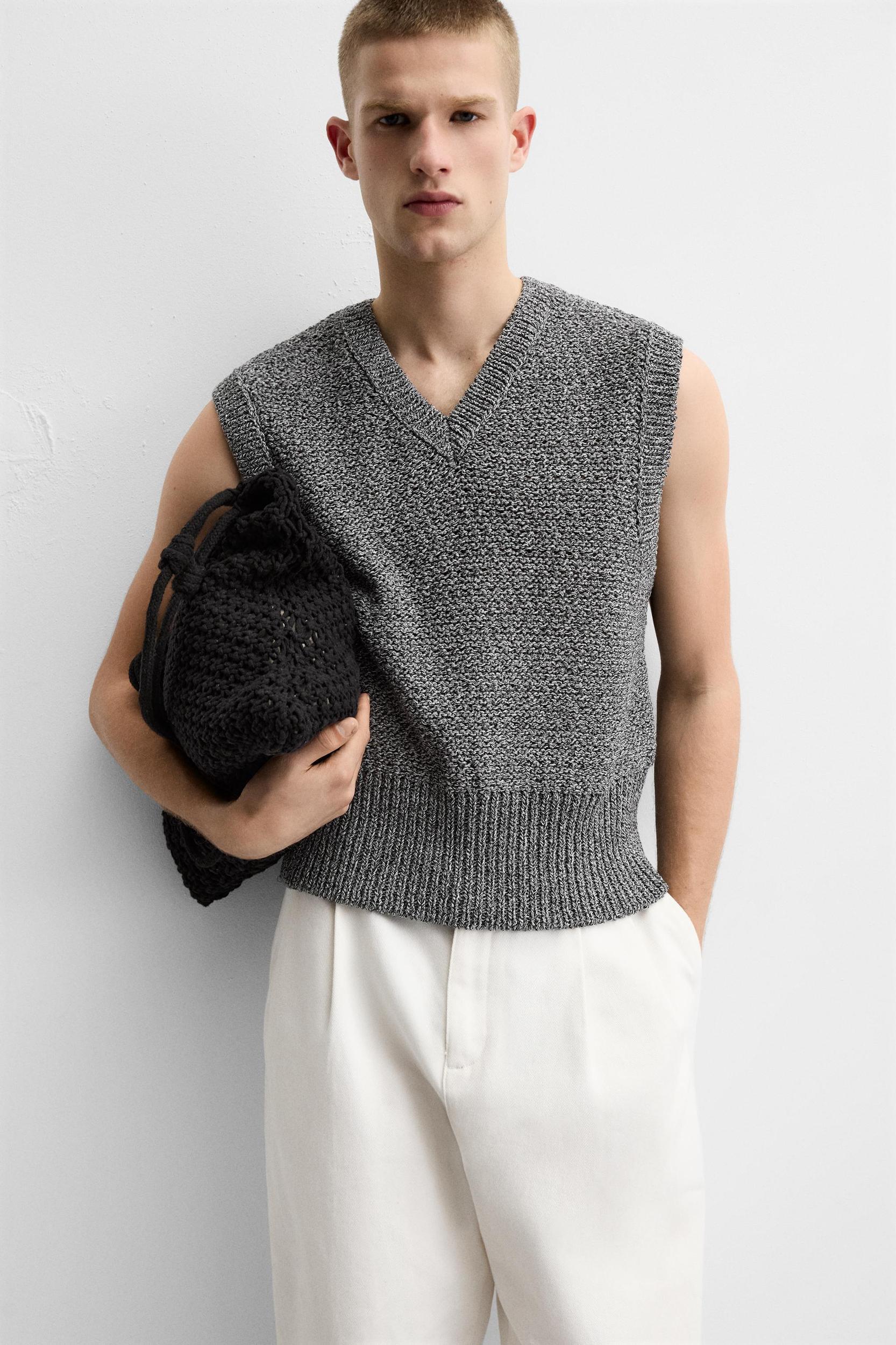 RELAXED FIT KNIT VEST Product Image