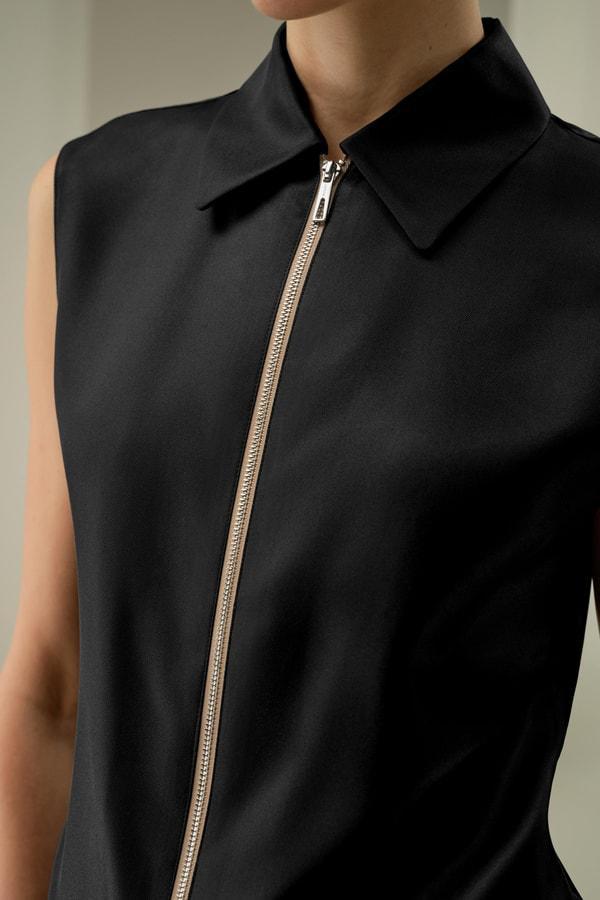 Sleeveless Full Zip Silk Vest Product Image