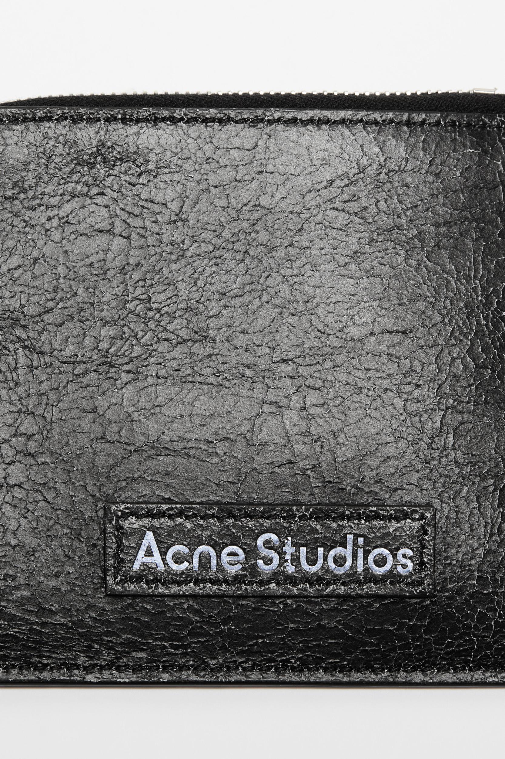 Zip leather wallet Product Image