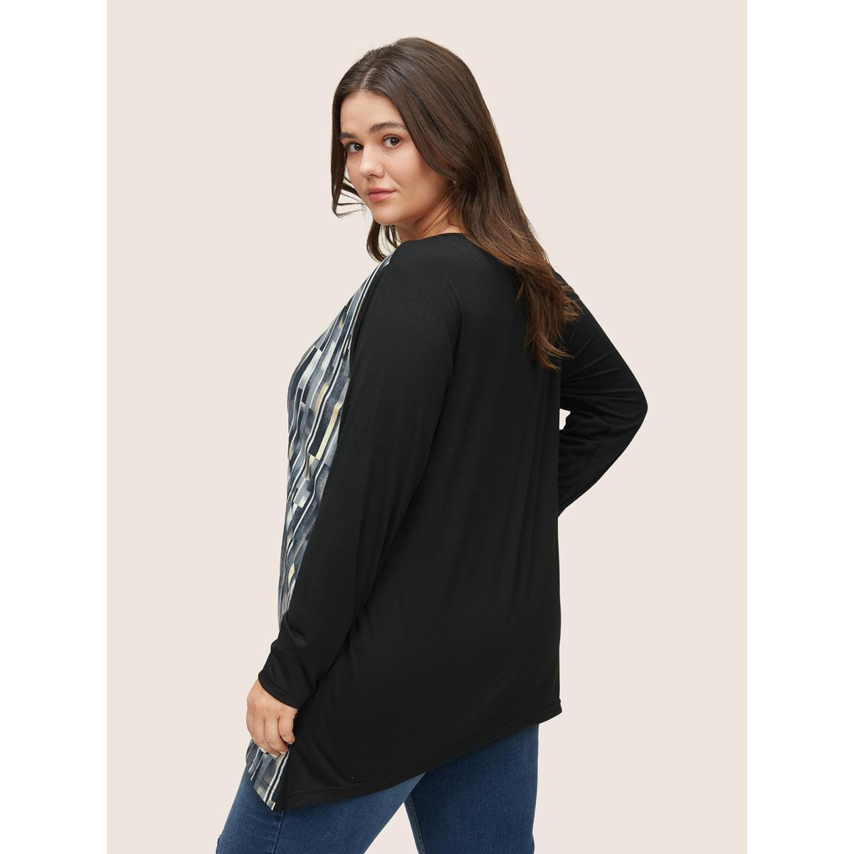 Plus Size Colorblock Contrast Pocket Arc Hem T-shirt Black Women Casual Non Colorblock Round Neck Everyday T-shirts BloomChic 28/5X Product Image