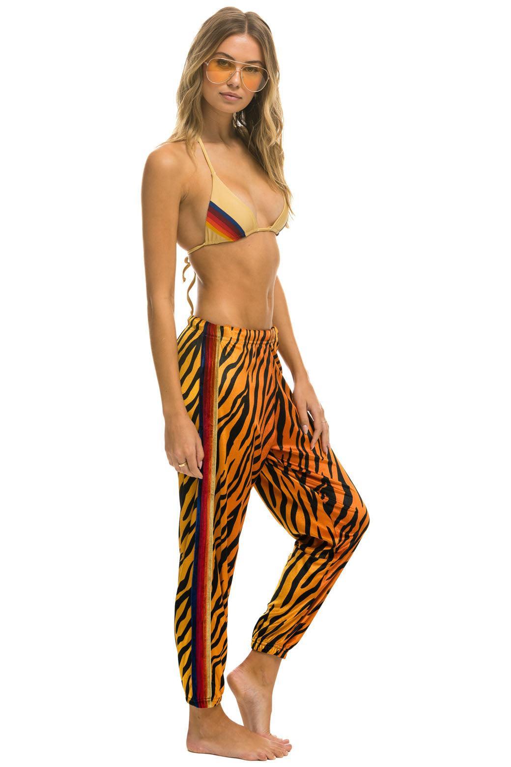 CLASSIC VELVET SWEATPANTS - TIGER Female Product Image