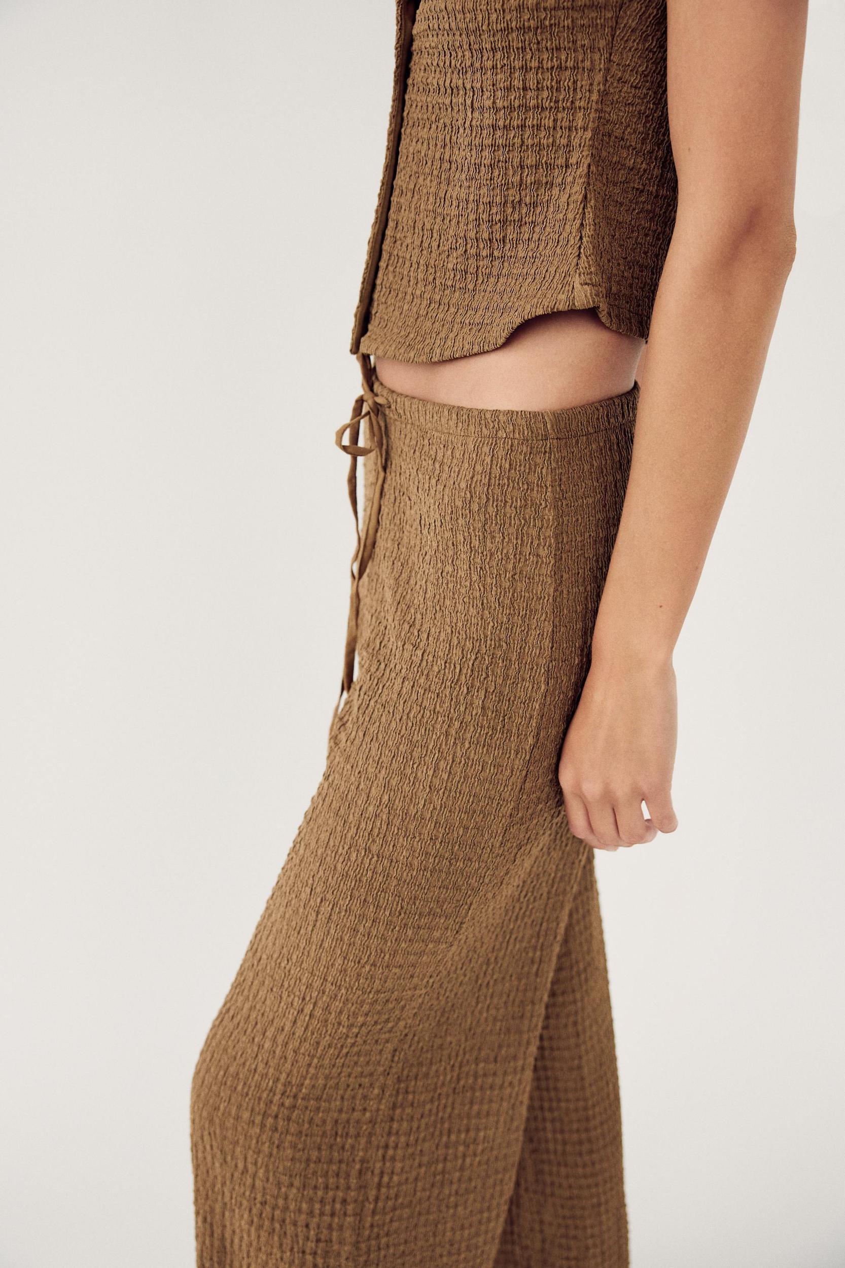 STRUCTURED VEST TOP Product Image