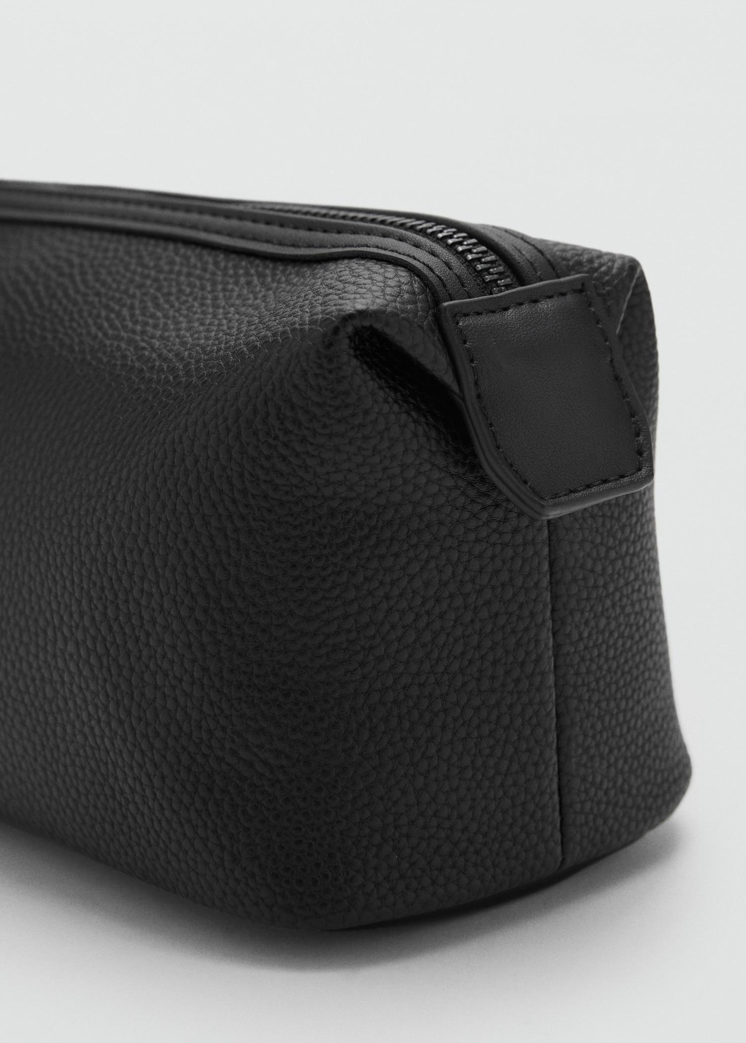 Contrast-strap pebbled cosmetic bag - Men | MANGO USA Product Image