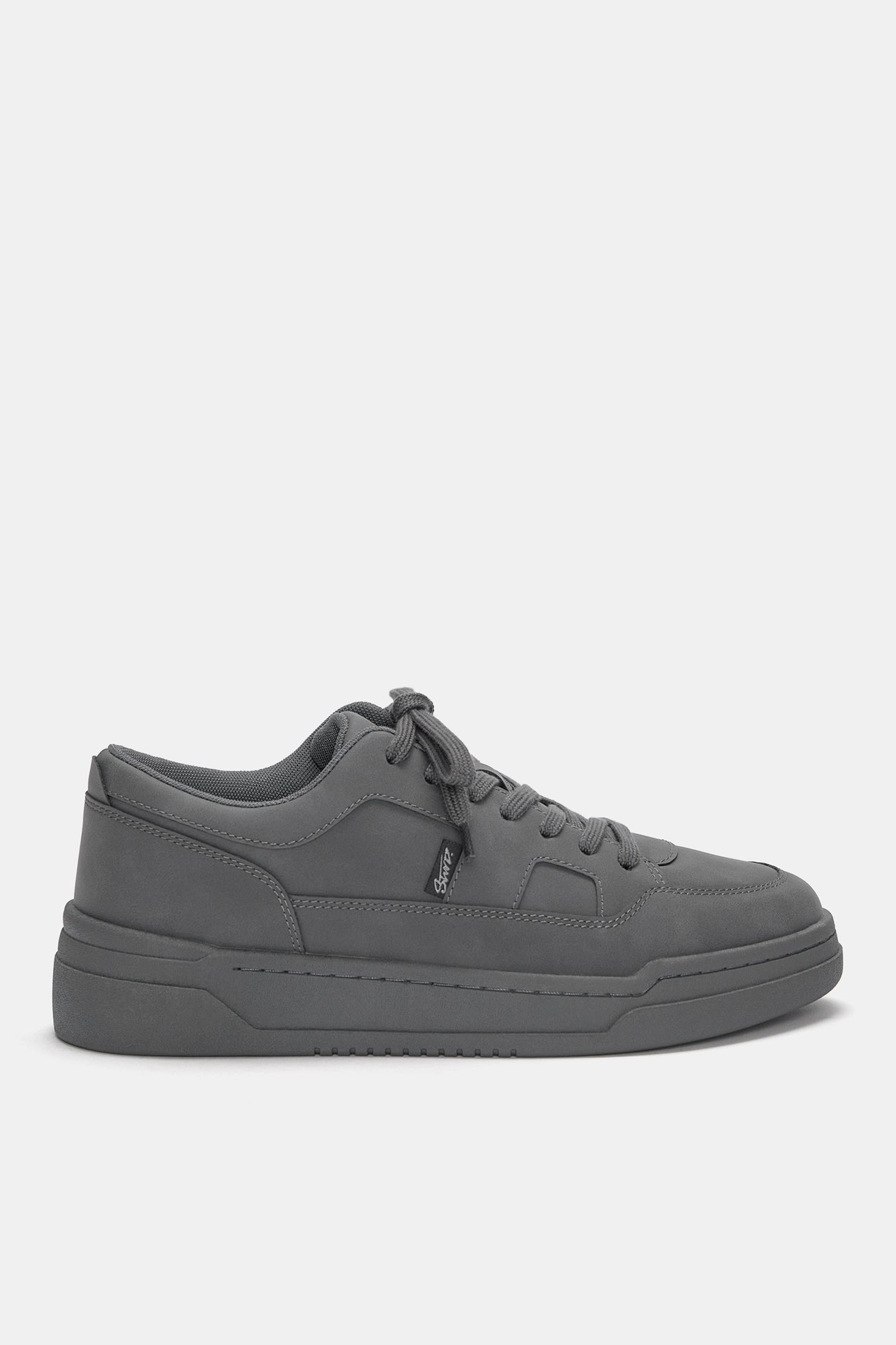 Chunky sole sneakers Product Image