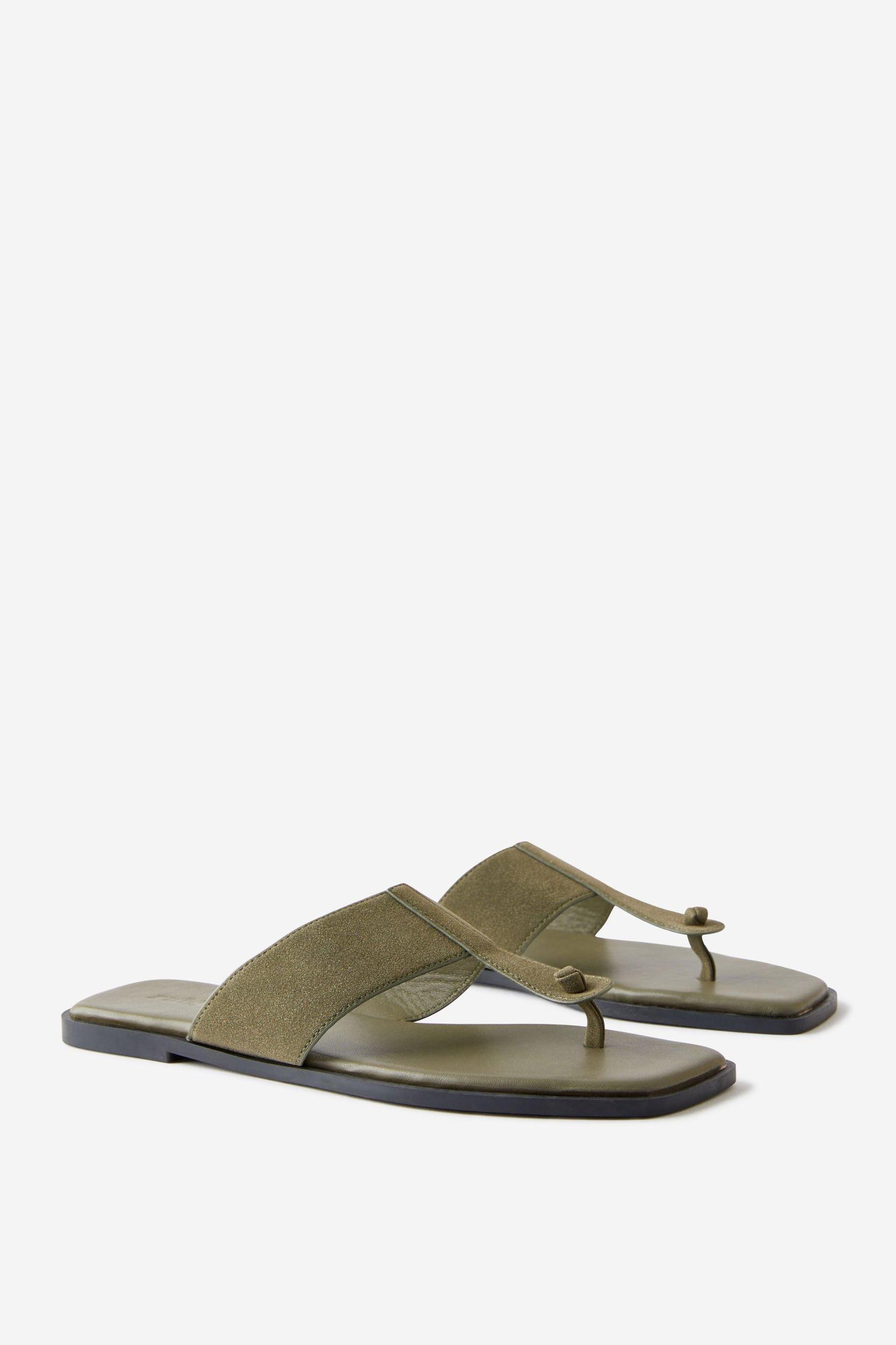 Henley Toe Post Slide Product Image