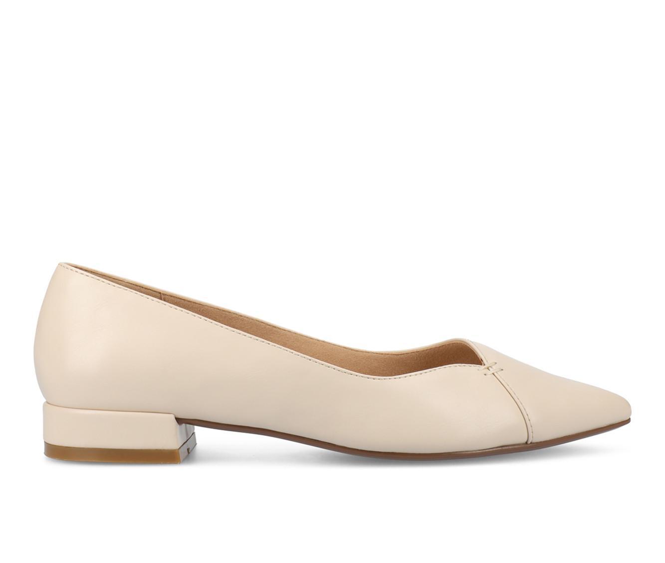 Women's Journee Collection Carmin Flats Product Image
