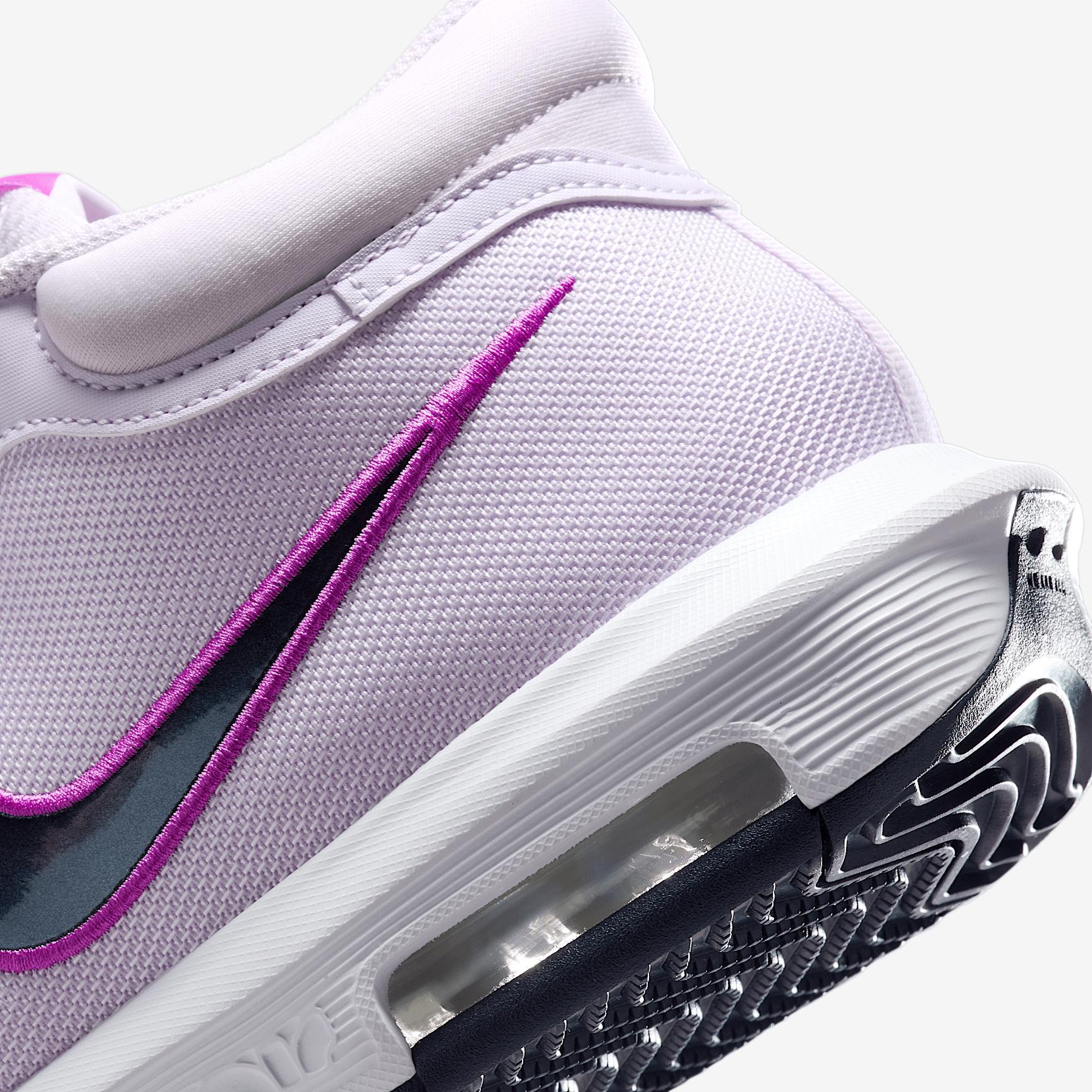 Nike Men's LeBron Witness VIII Basketball Shoes Product Image