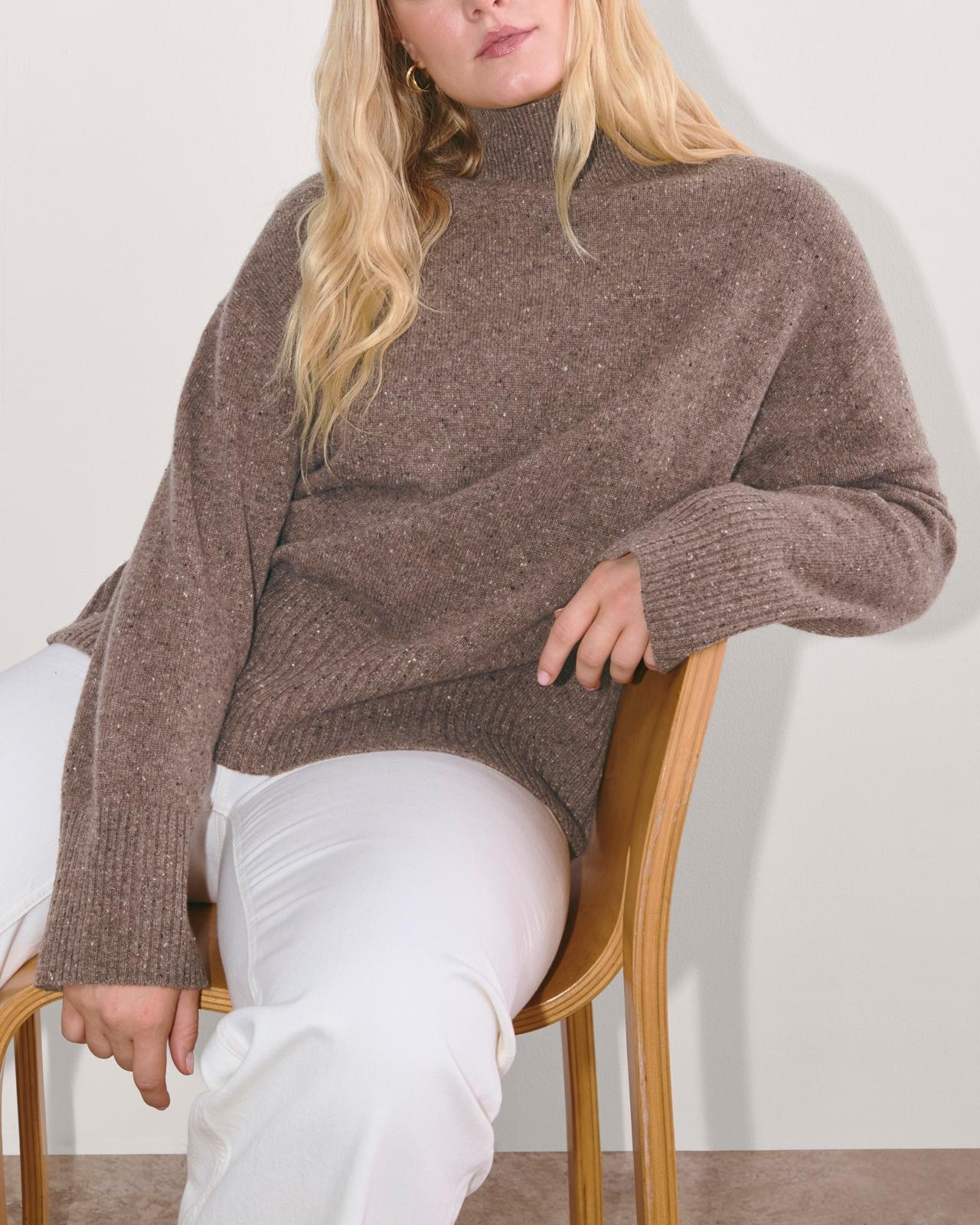 The Boxy Turtleneck in Cashmere Product Image