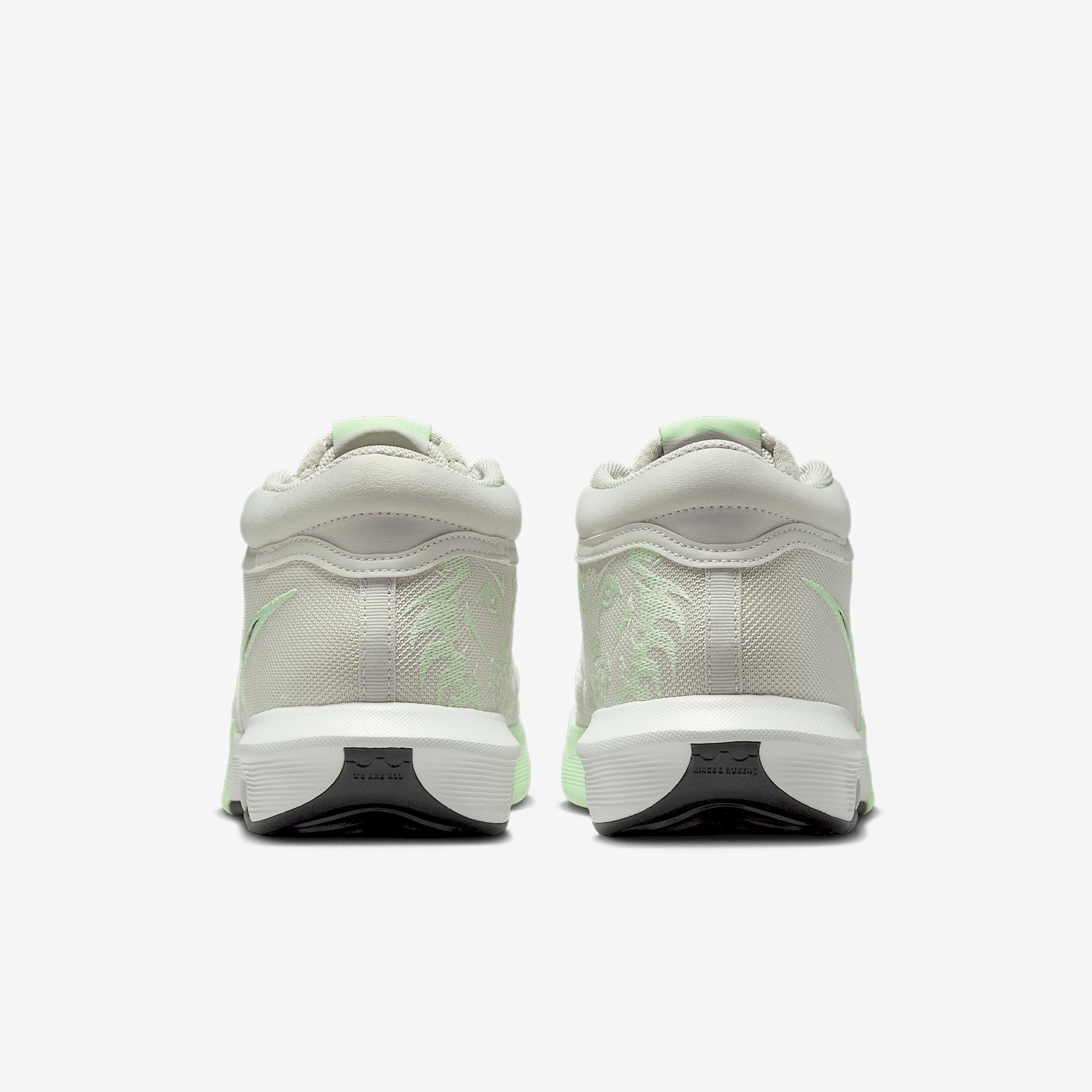 LeBron Witness VIII Basketball Shoes Product Image
