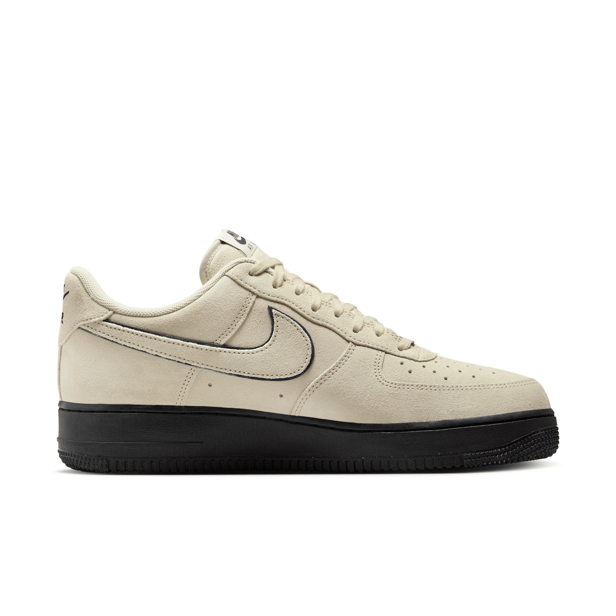 Nike Men's Air Force 1 '07 LV8 Shoes Product Image