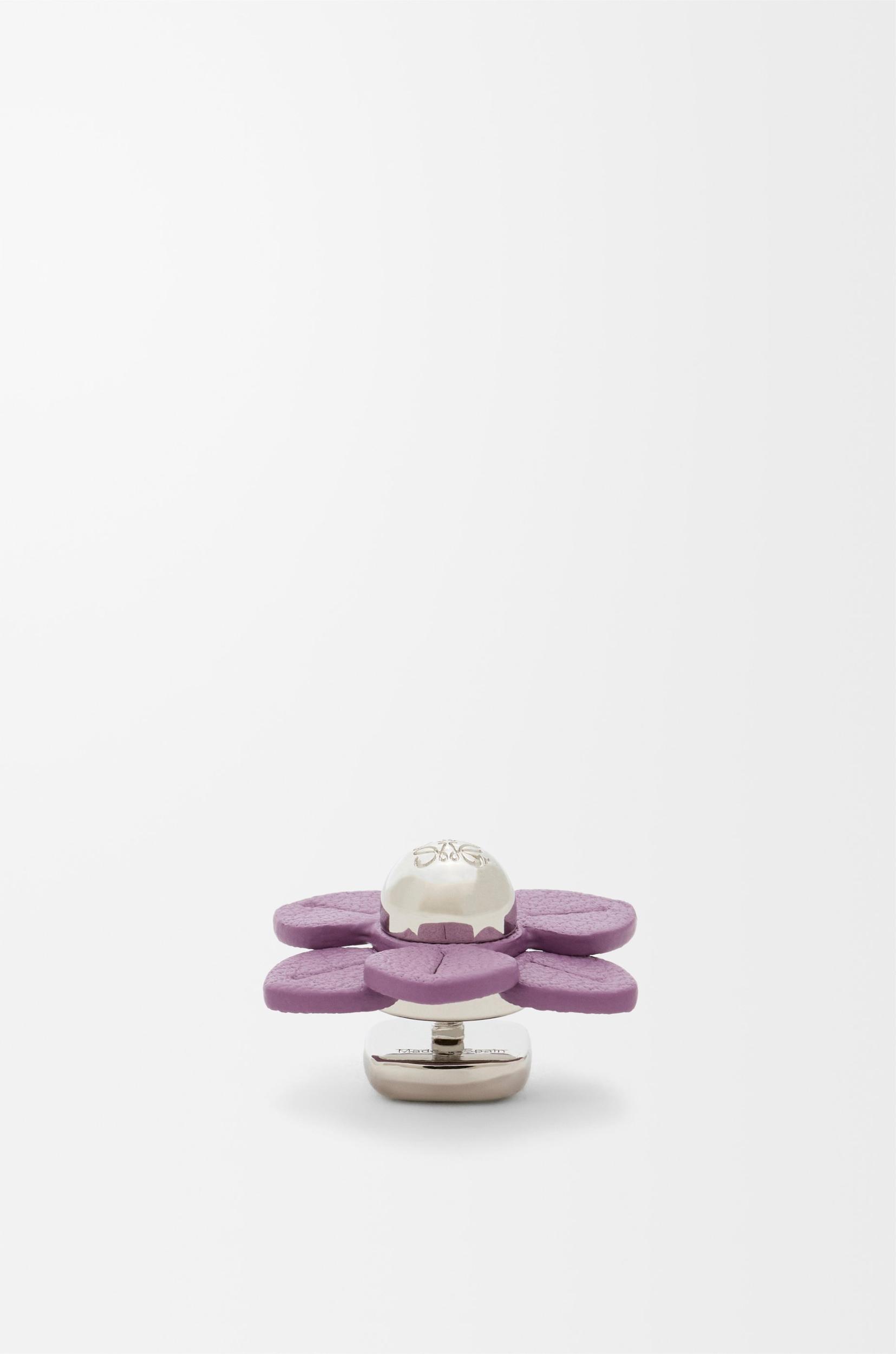 Flower pin in calfskin Product Image