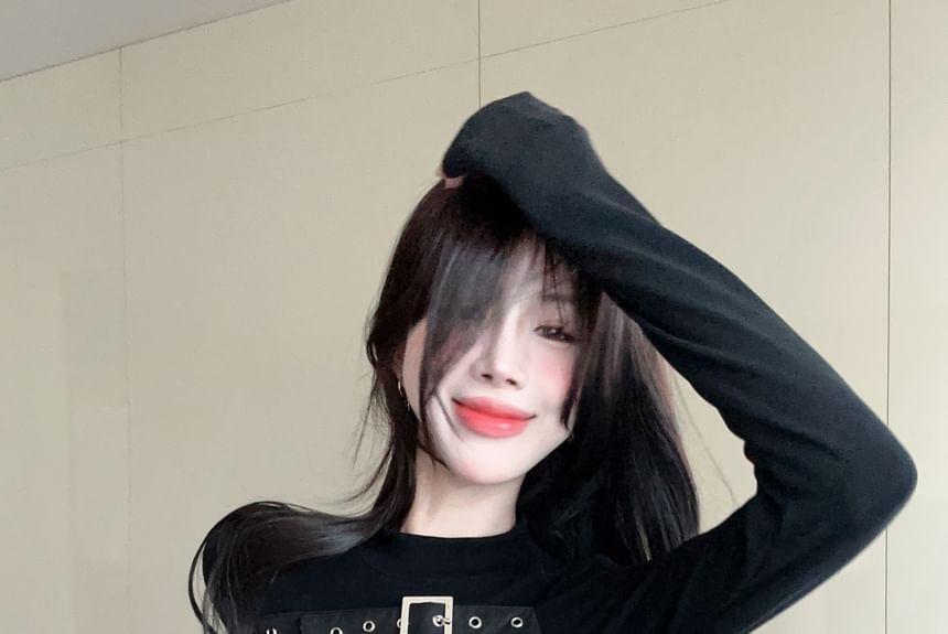 Long Sleeve Round Neck Plain Buckled Cropped Tee Product Image