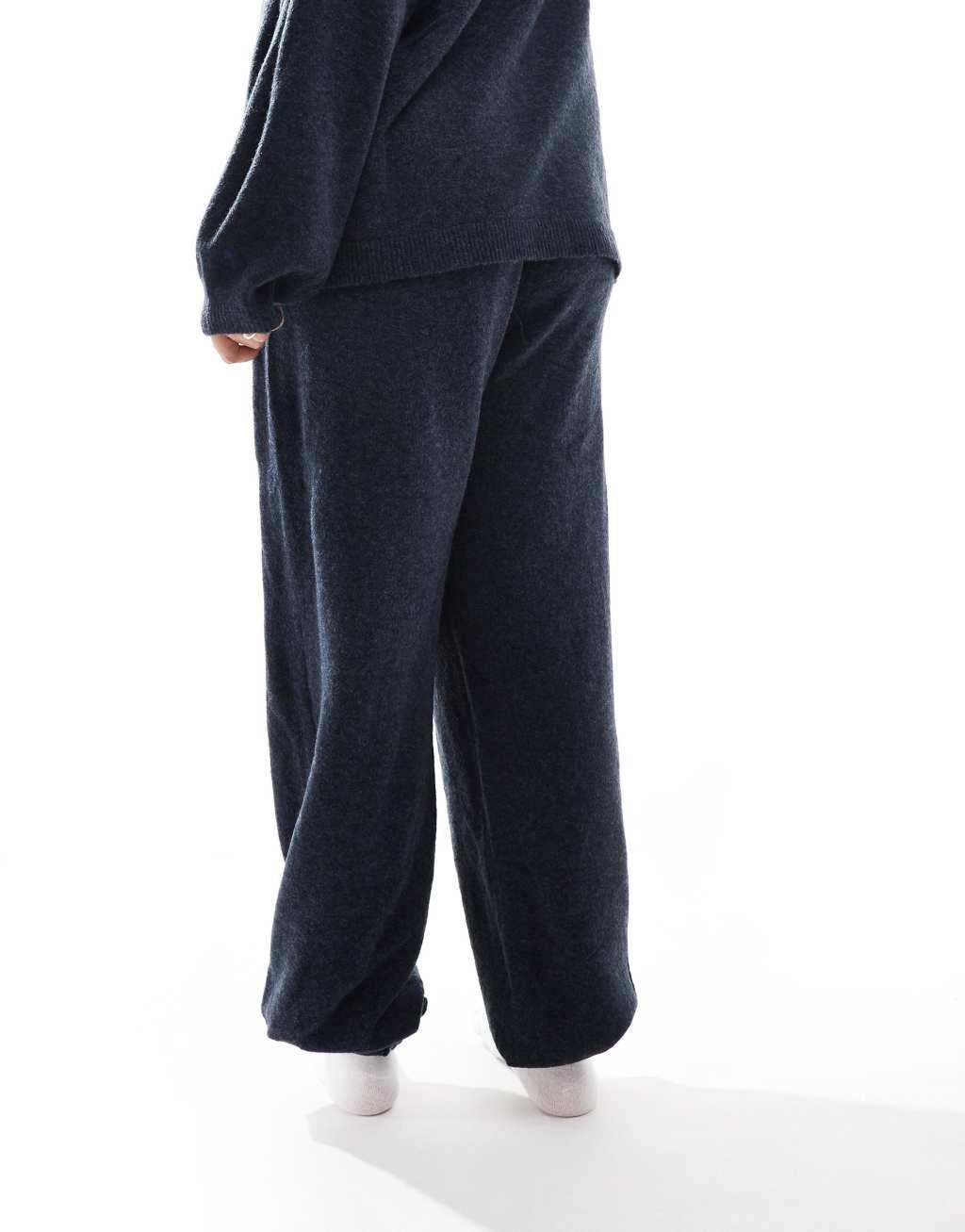 Pieces Curve cozy knit cuffed sweatpants in heathered navy - part of a set Product Image