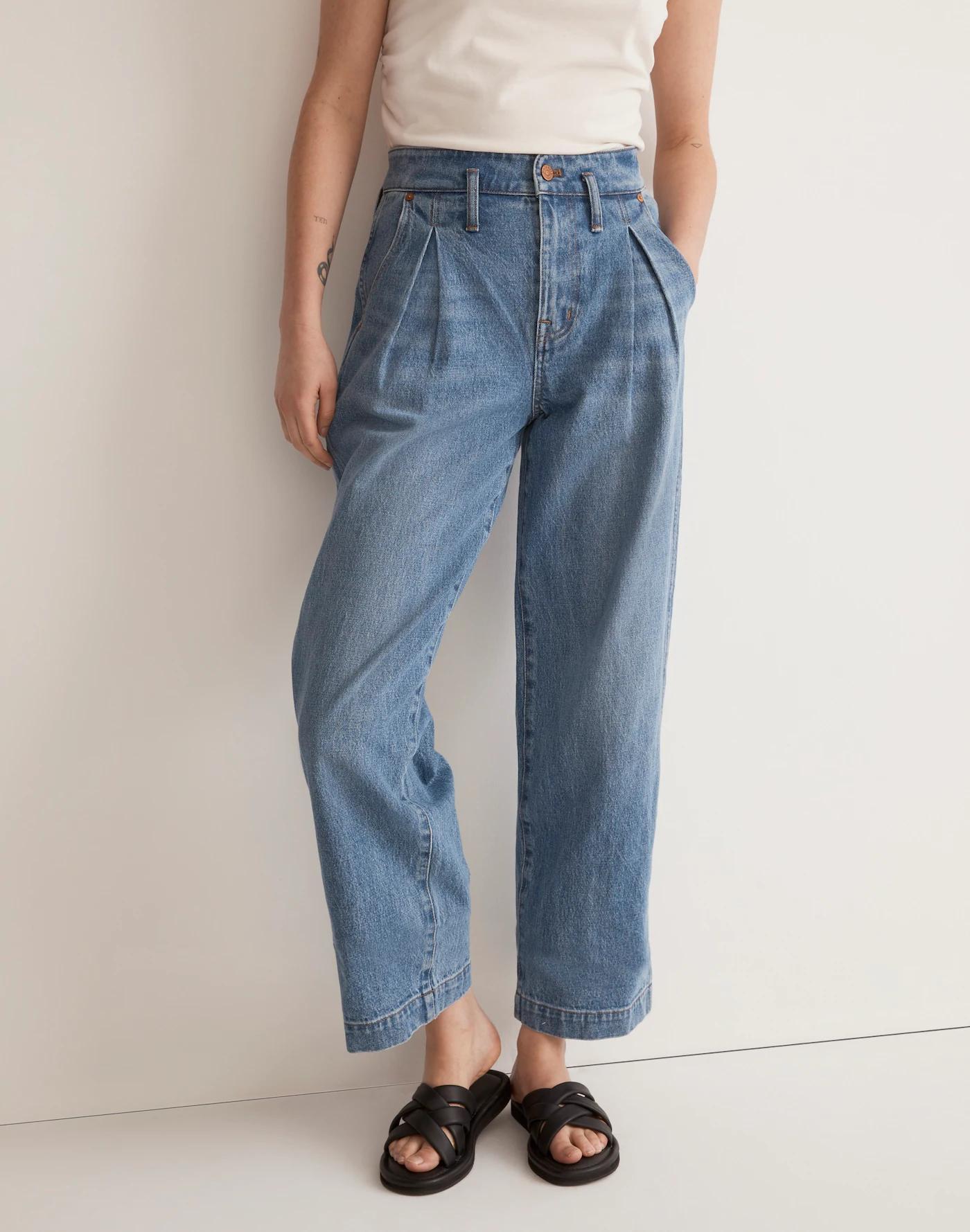 The Perfect Vintage Wide-Leg Crop Jean in Birchford Wash: Pleated Edition Product Image