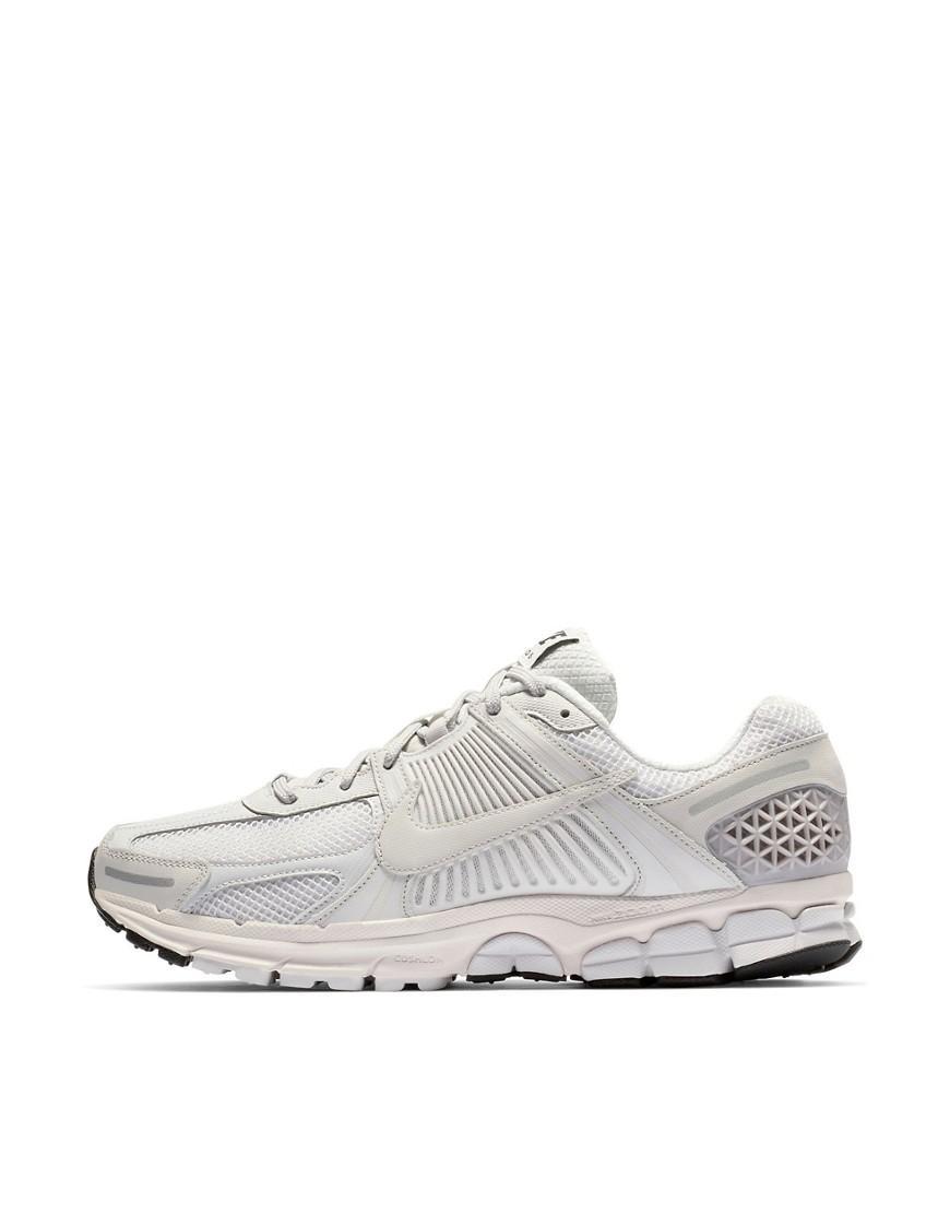 Nike Men's Zoom Vomero 5 Shoes Product Image