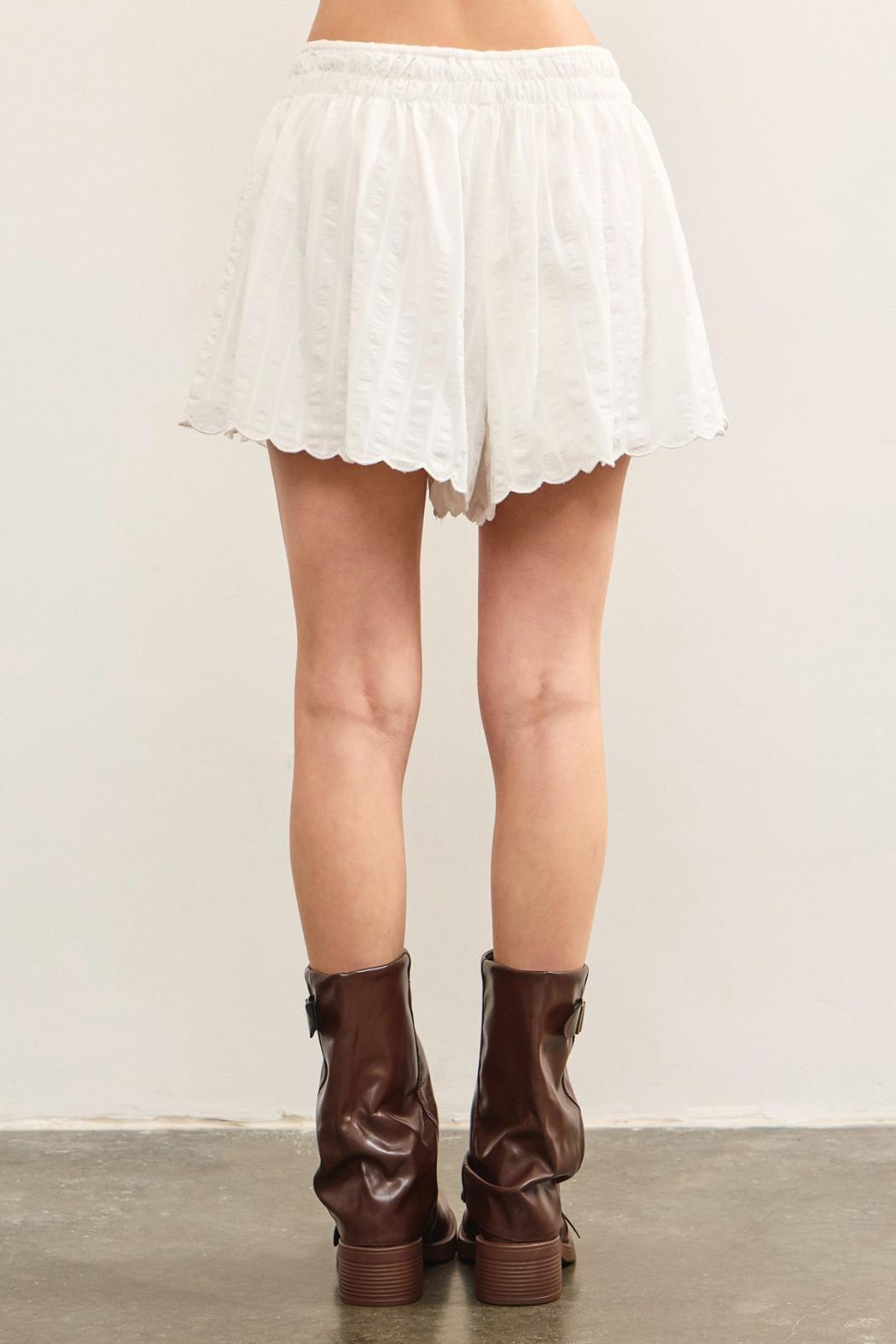 Elastic Waist Scallop Shorts Product Image