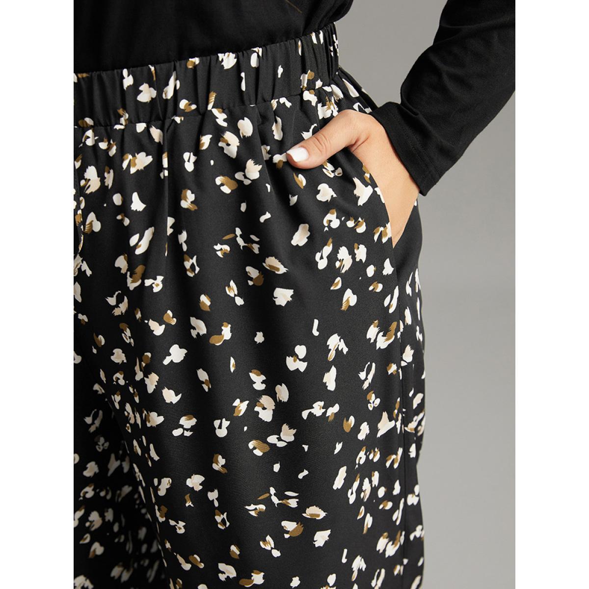 Plus Size Ditsy Floral Elastic Waist Ties Pants Women Black Casual Straight Leg High Rise Dailywear Pants BloomChic 12/L Product Image