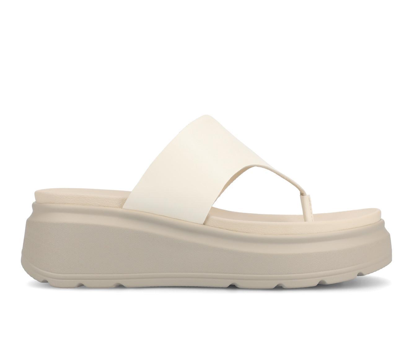 Women's Journee Collection Carah Platform Flip-Flops Product Image