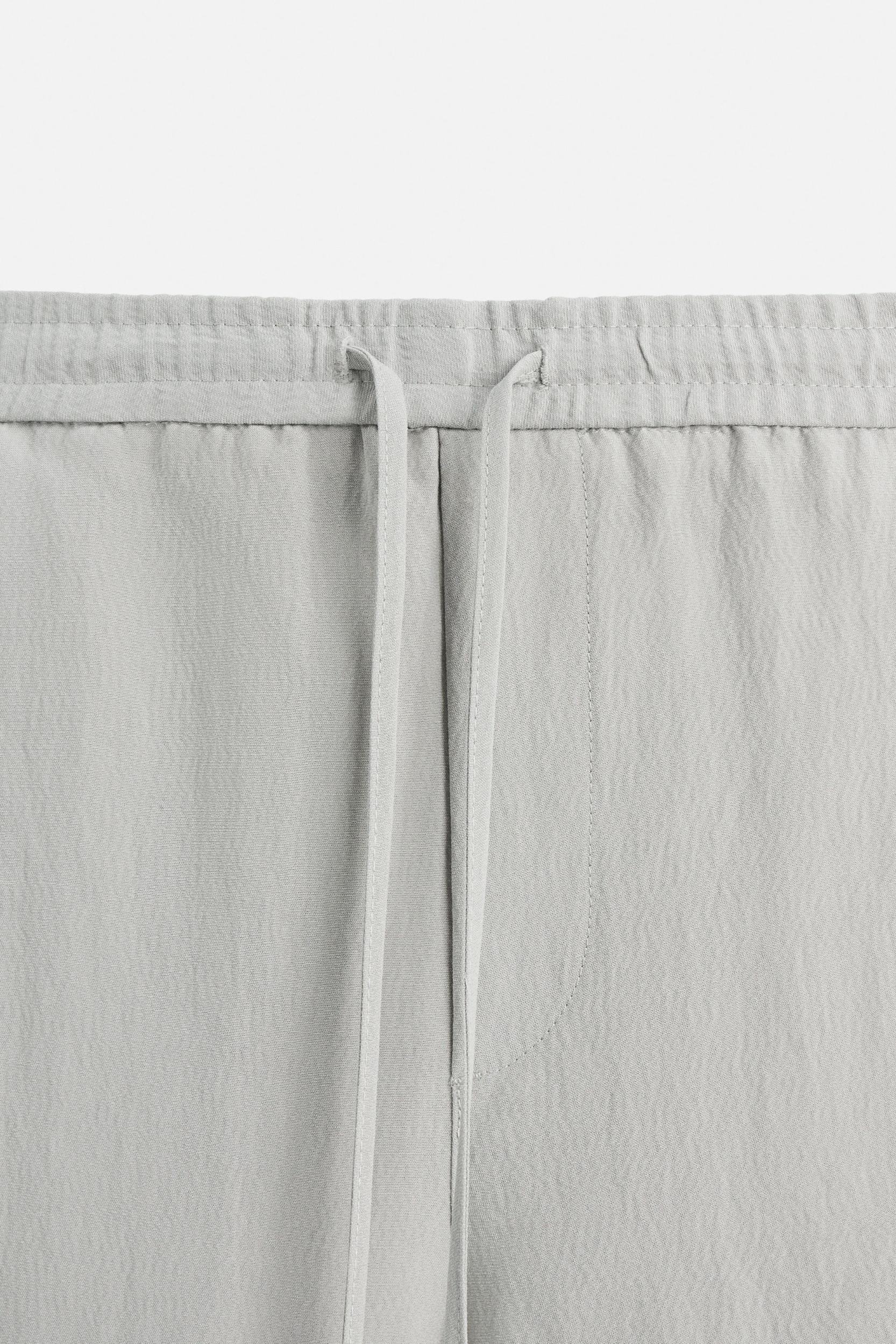 FLOWY WIDE FIT SHORTS Product Image