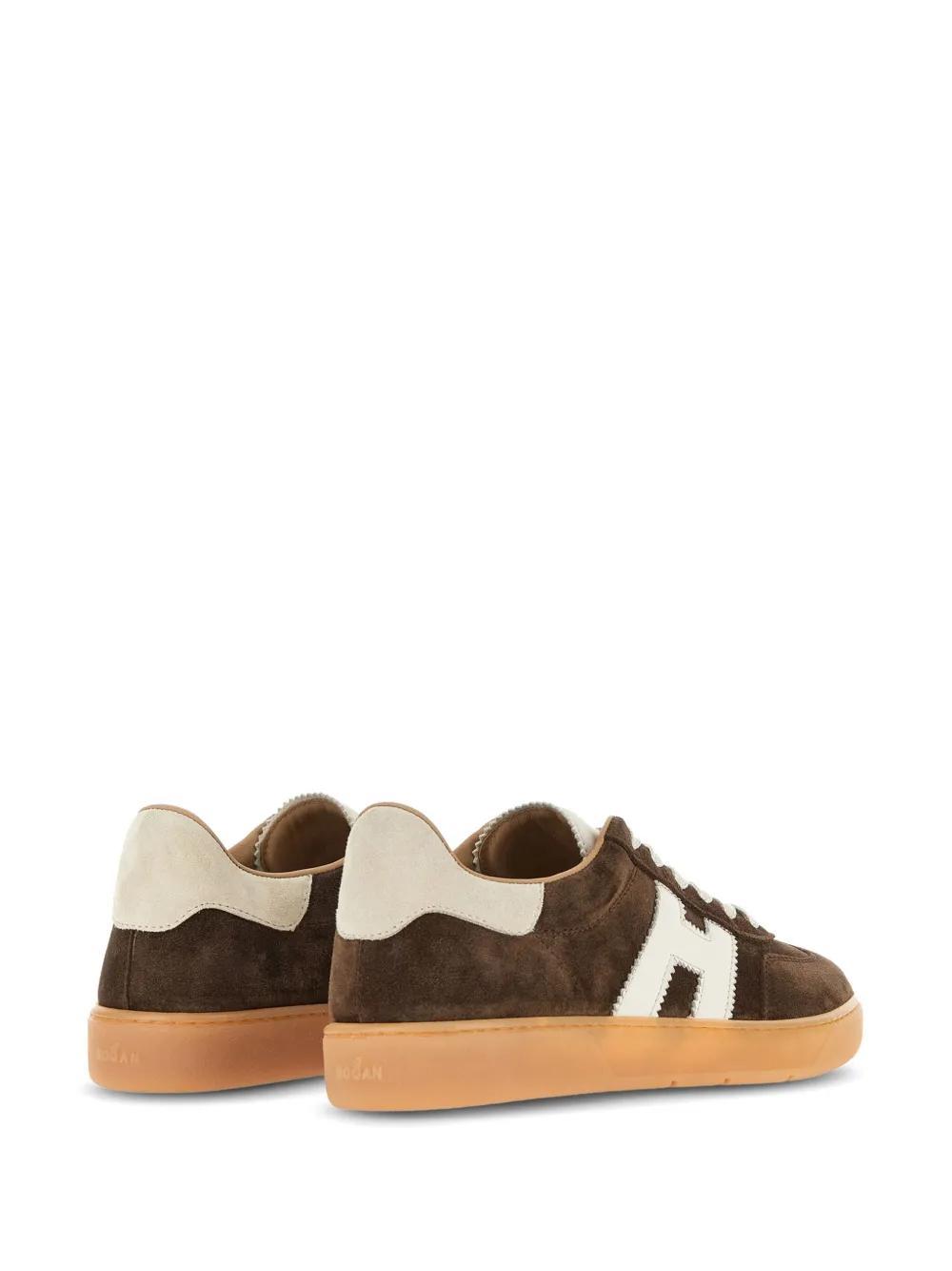 Cool low-top suede sneakers Product Image