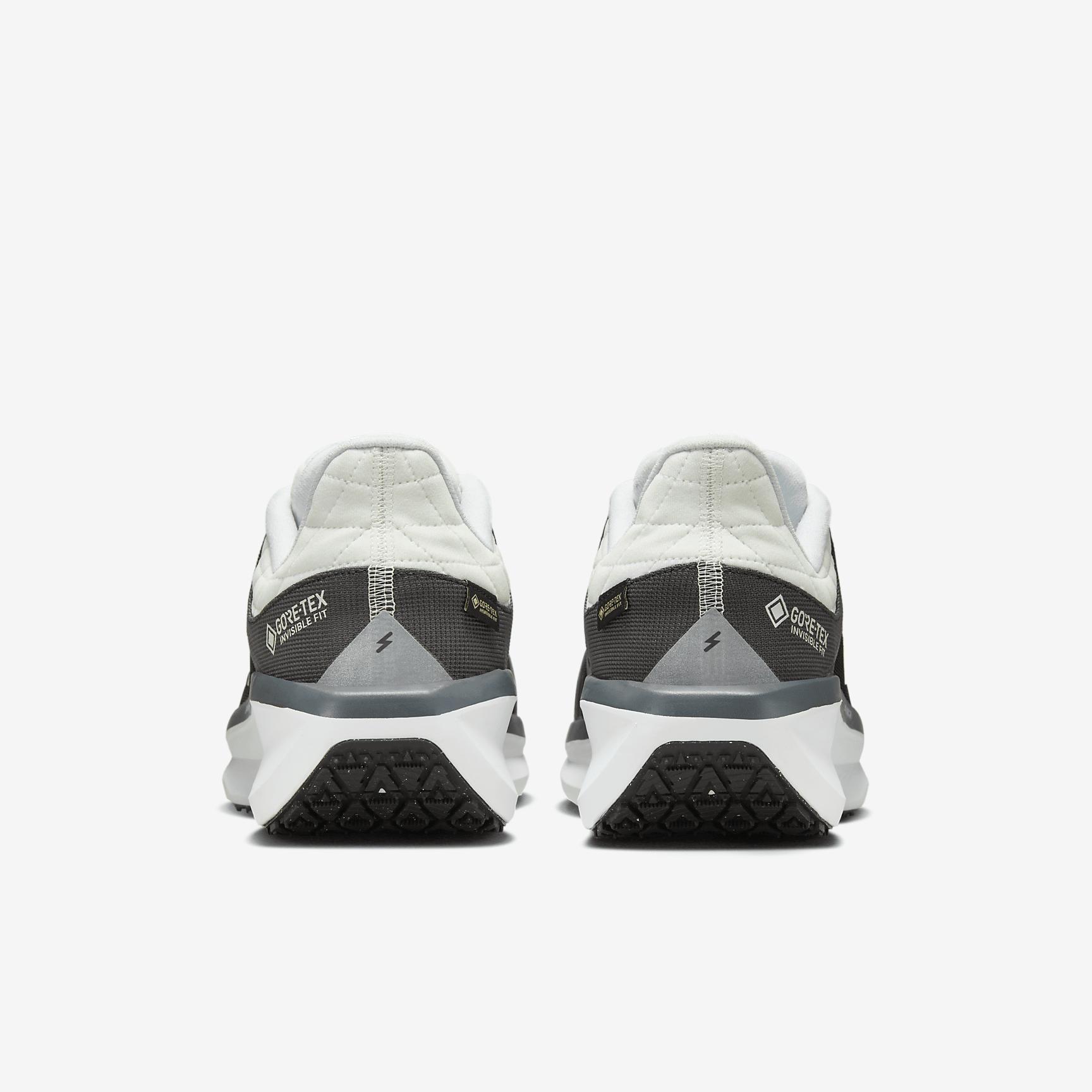 Nike Mens Air Winflo 11 Gore-Tex Waterproof Running Shoes Product Image