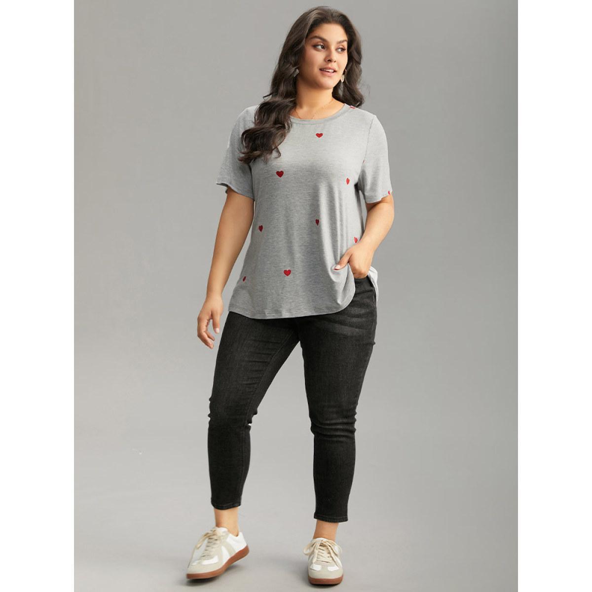 Plus Size Heart Print Crew Neck T-shirt Gray Women Casual Printed Heart Print Round Neck Dailywear T-shirts BloomChic 18-20/2X Product Image