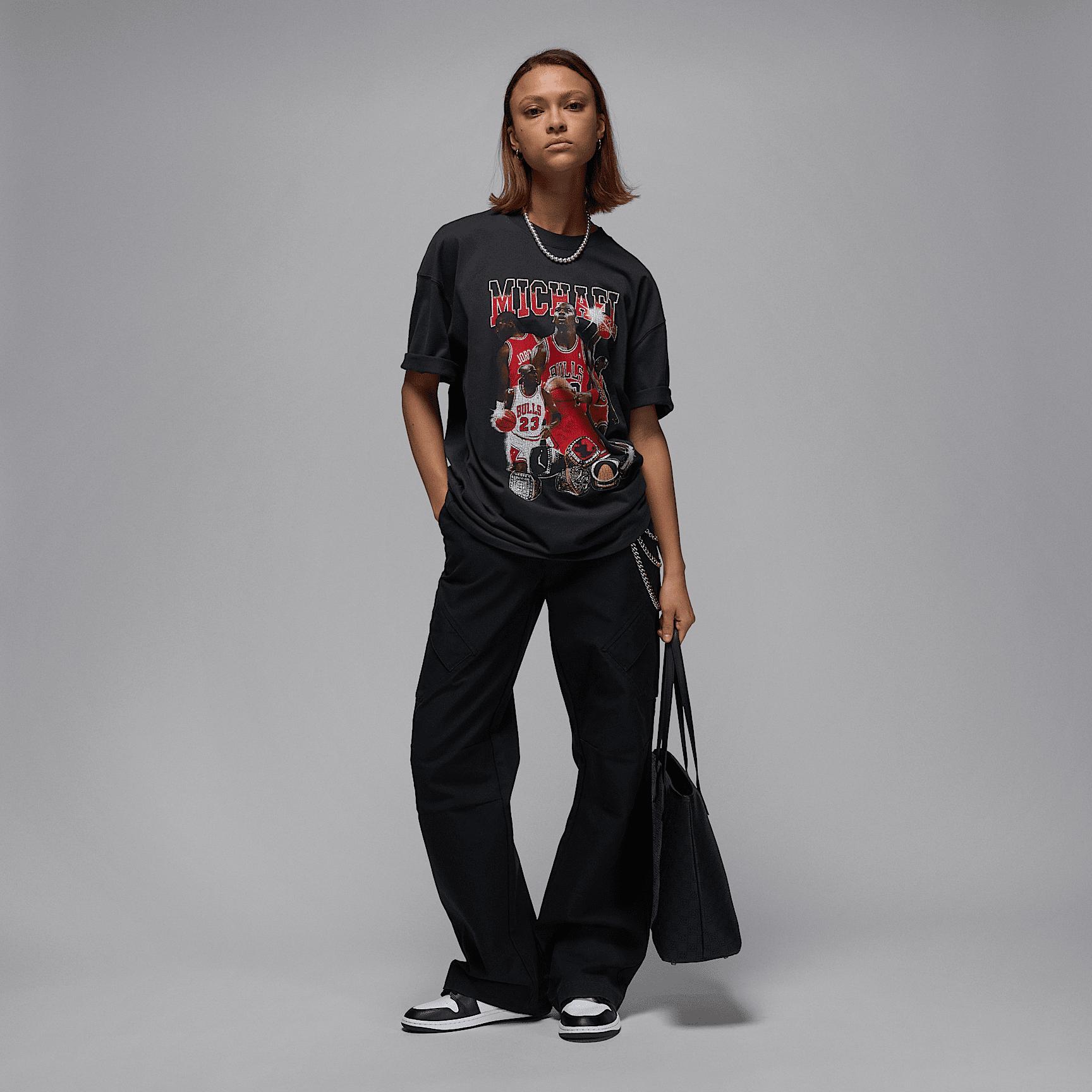 Women's Jordan Oversized Short-Sleeve Graphic T-Shirt Product Image