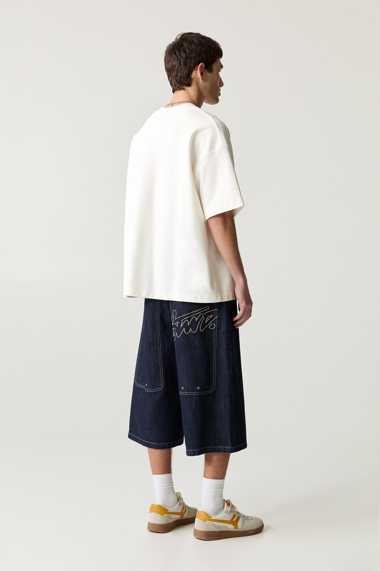 Textured short sleeve sweatshirt Product Image