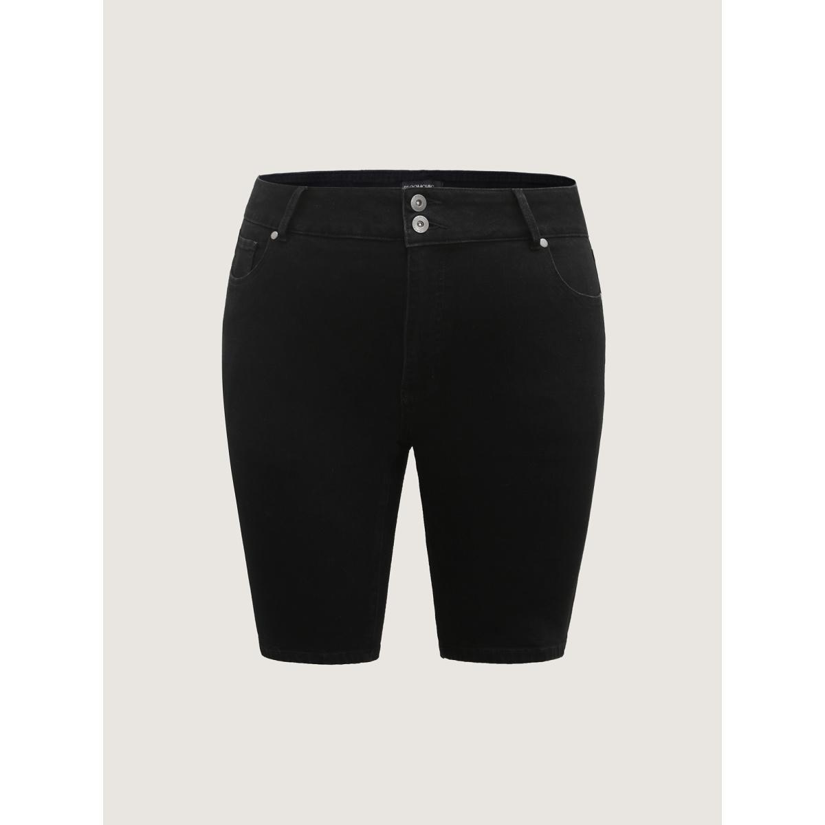 Plus Size Classic Skinny-Fit Denim Shorts Women Denimblack Medium stretch Everyday-Casual Slanted pocket Denim Shorts BloomChic 28/5X Product Image