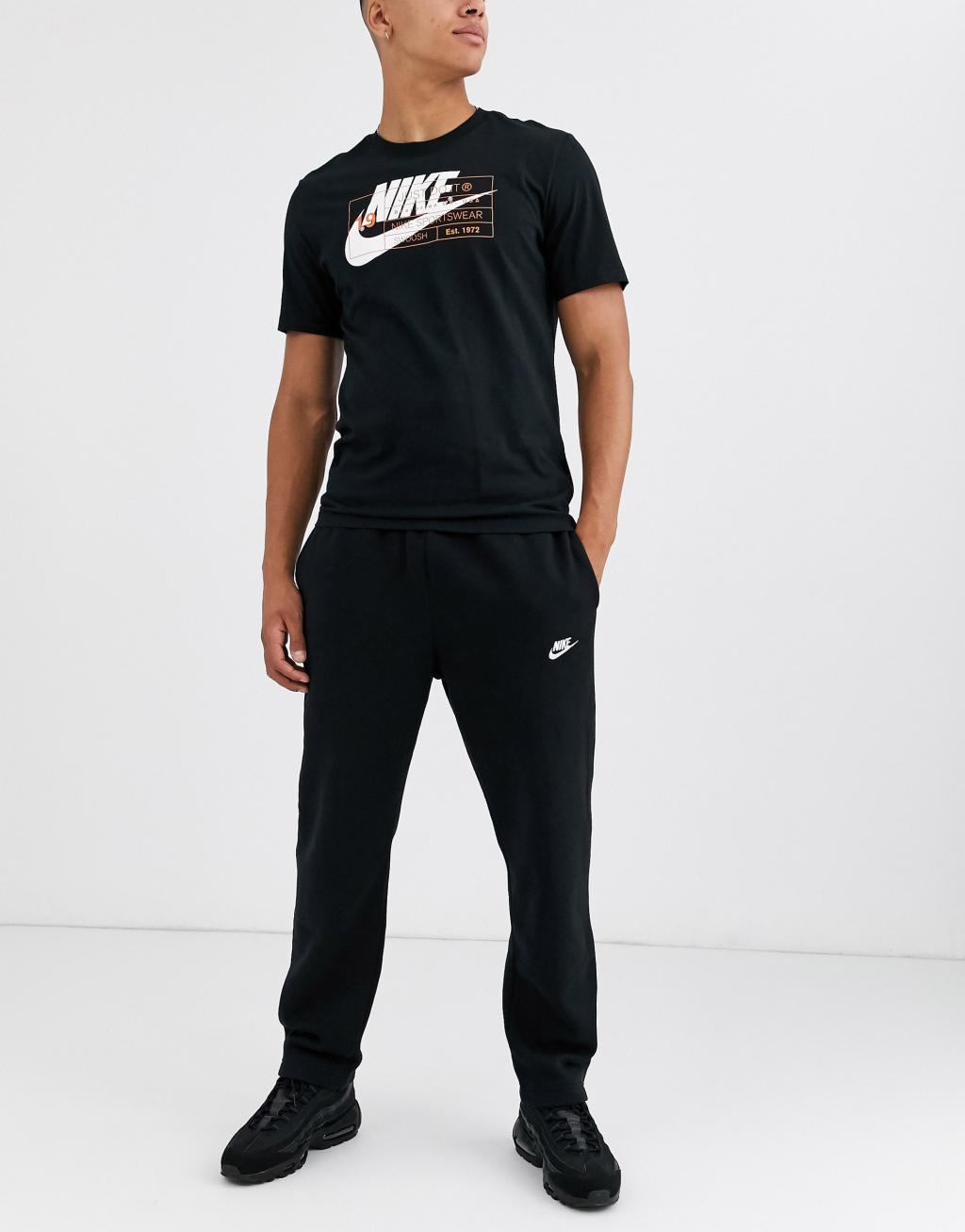 Nike Club straight fit sweatpants in black Product Image