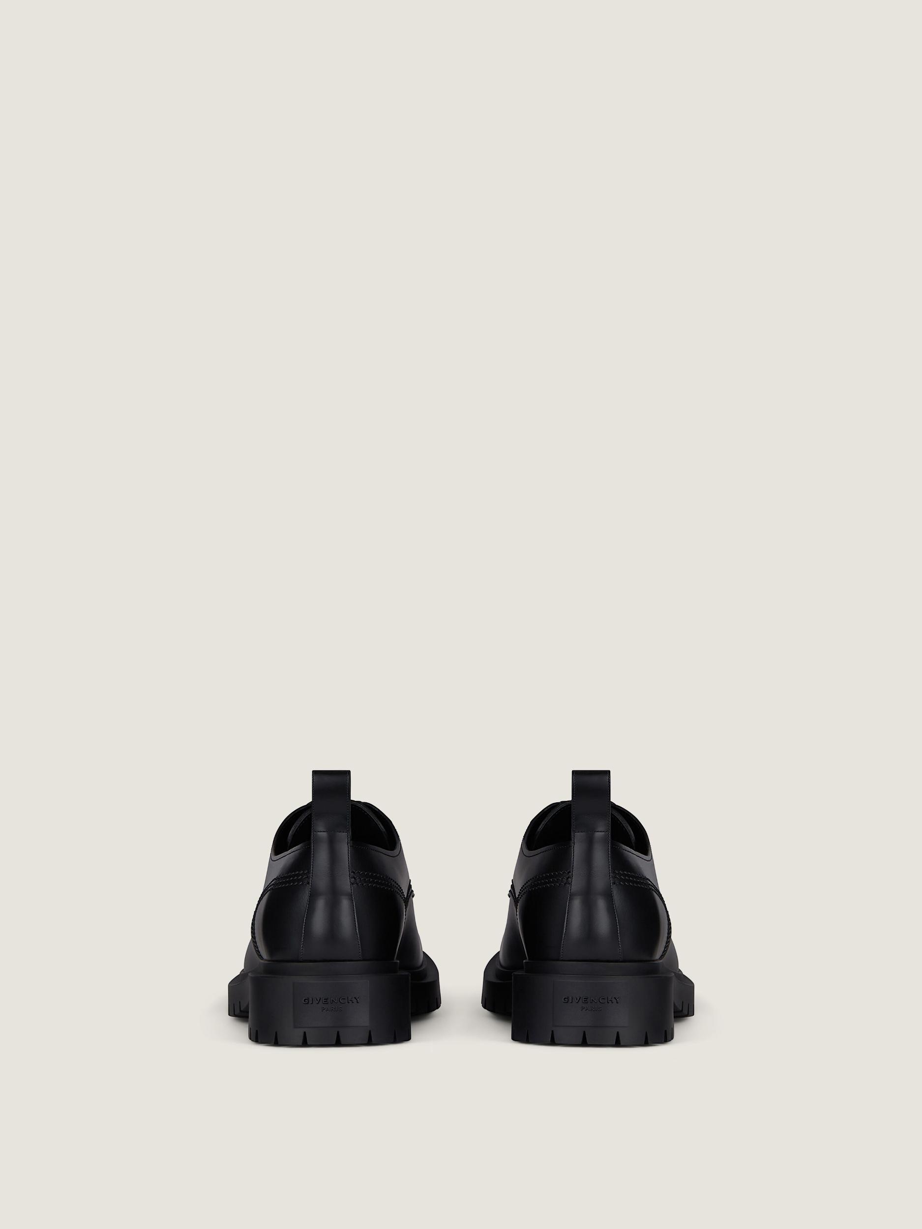 Derbies in leather Product Image