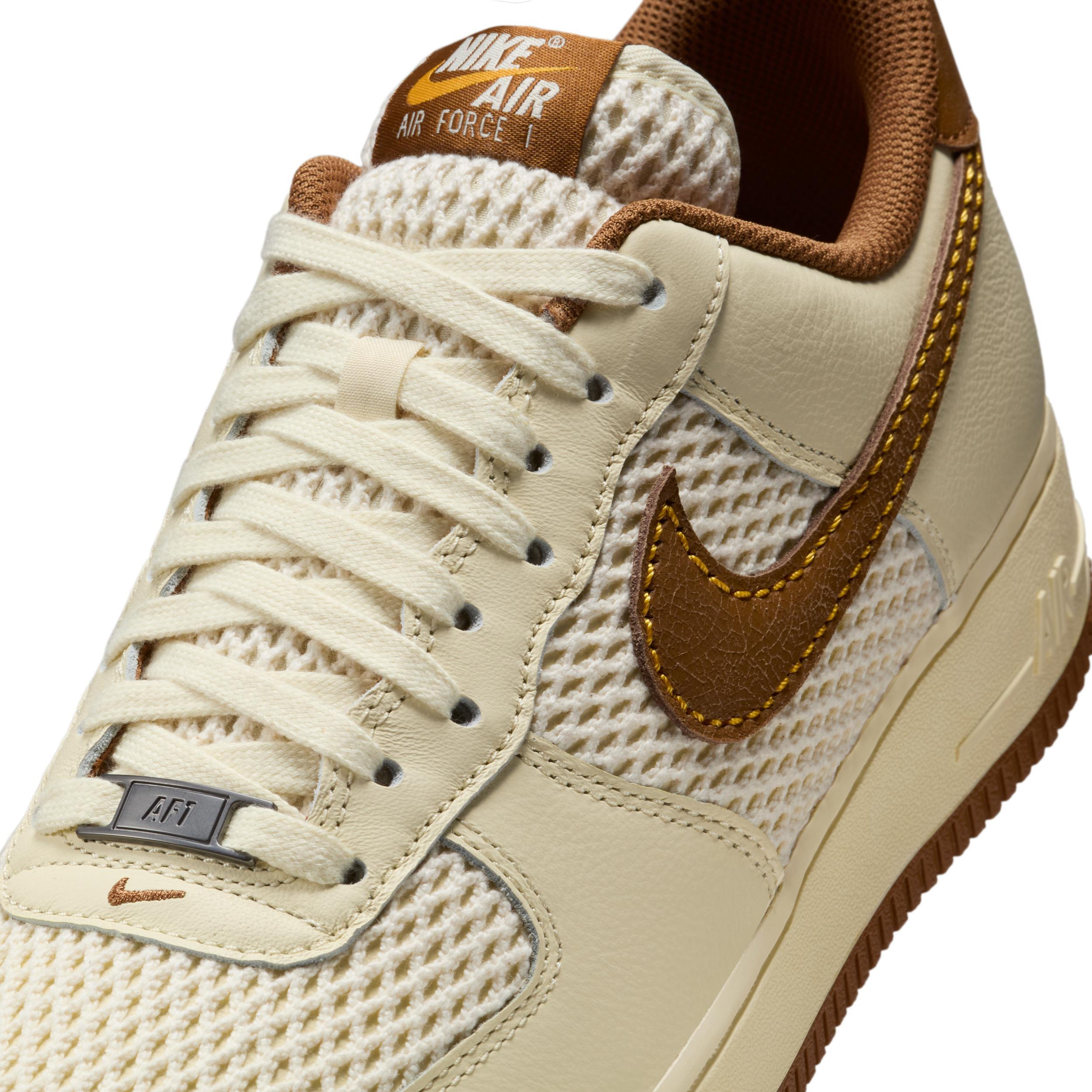 Nike Air Force 1 '07 LV8 Men's Shoes Product Image