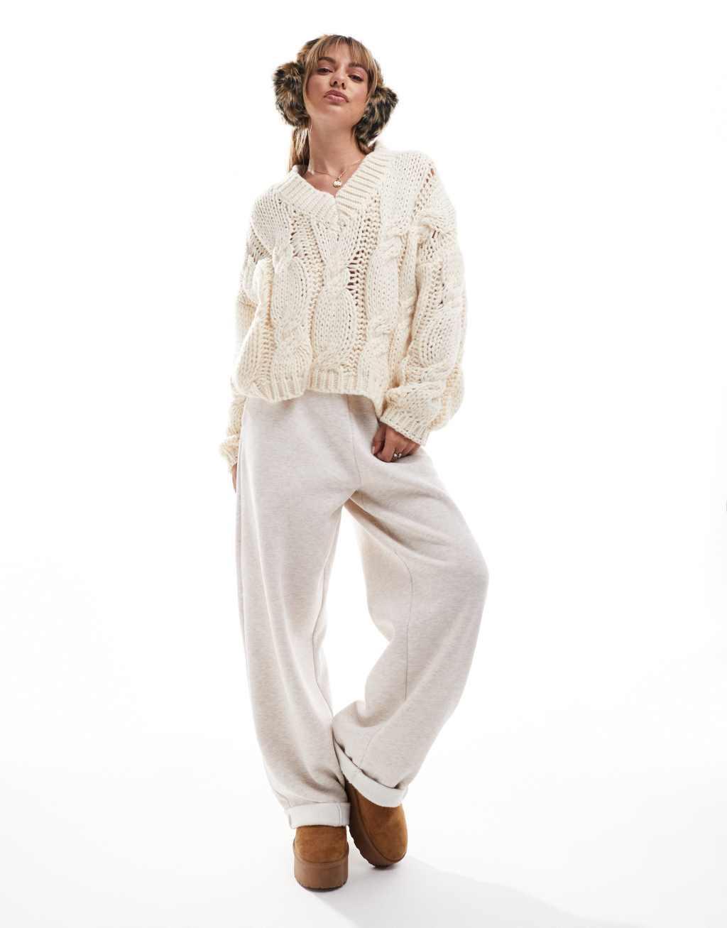 4th & Reckless cable knit V-neck sweater in cream Product Image