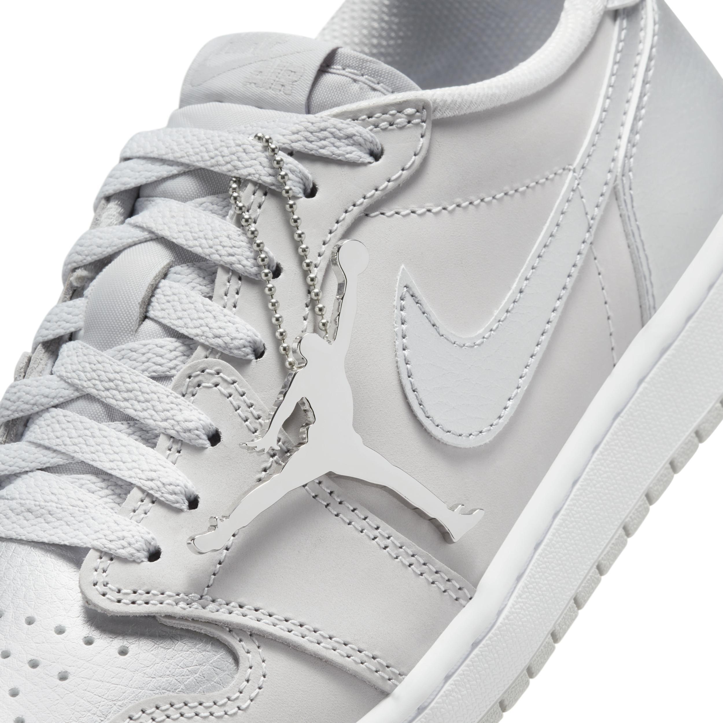Jordan Mens Jordan Retro 1 Low OG - Mens Basketball Shoes Product Image