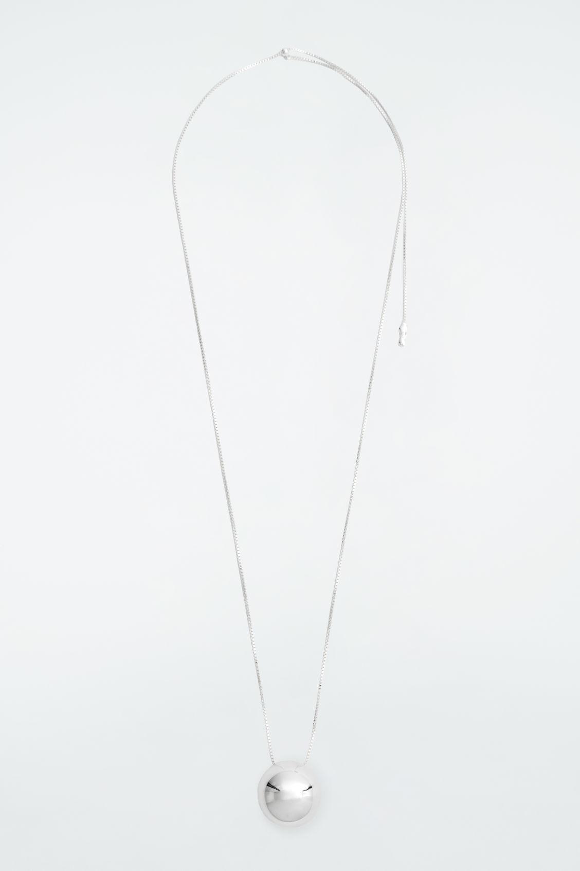 SPHERICAL PENDANT CHAIN NECKLACE Product Image