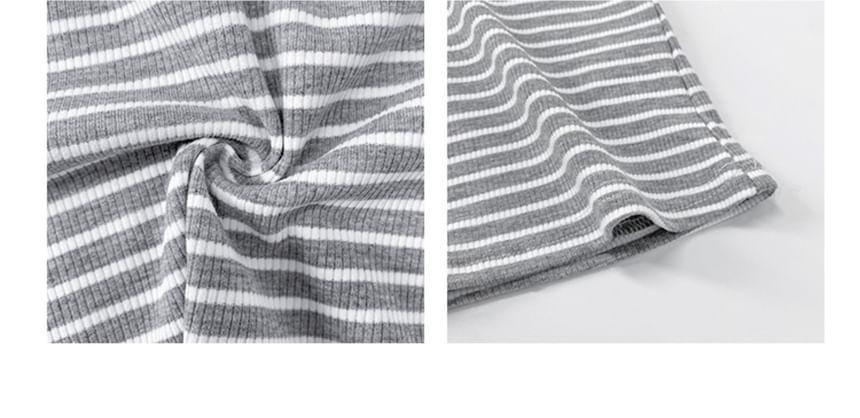 Long-Sleeve V-Neck Striped Crop Top Product Image