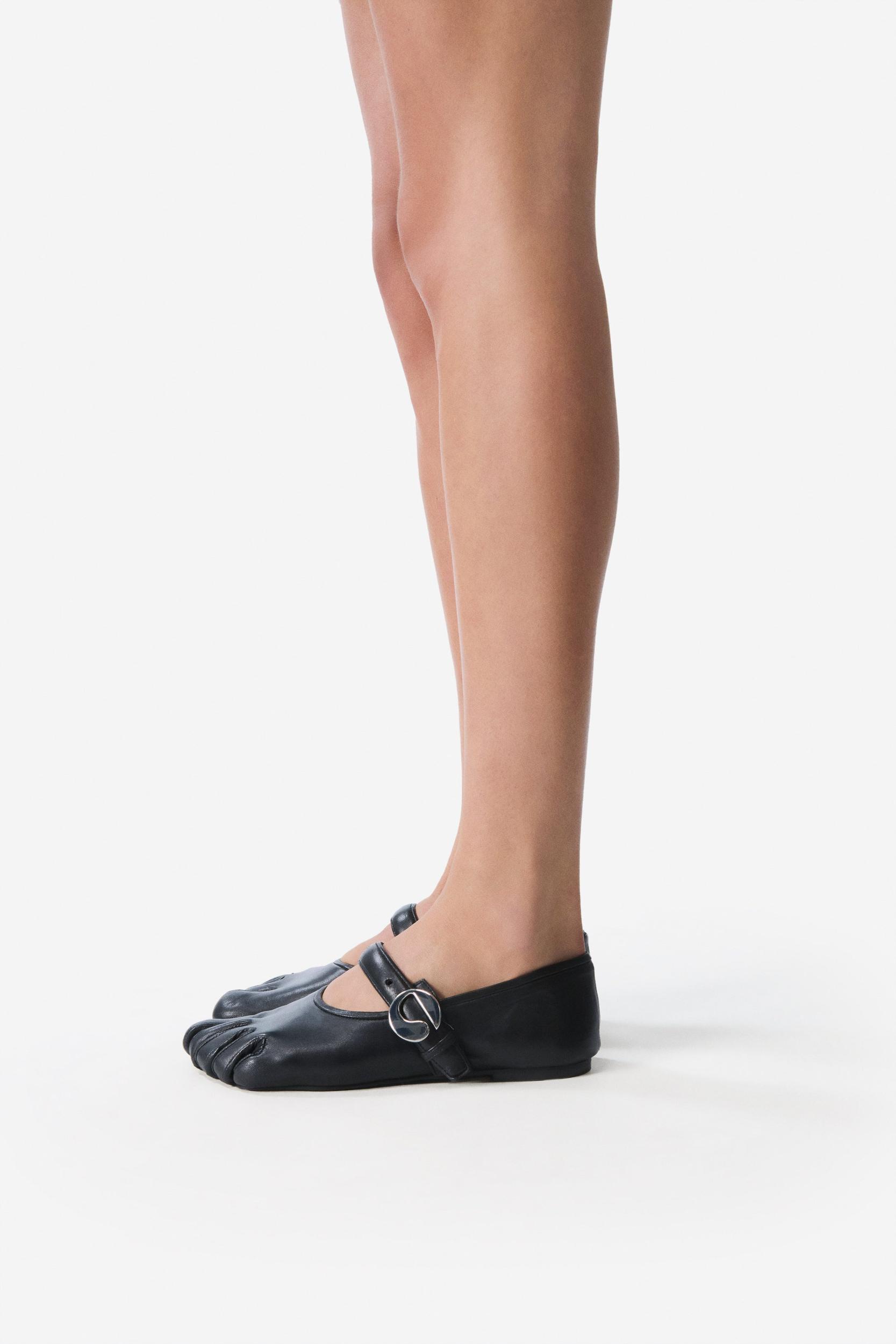 Five-Toe Ballerina Belt Flat Product Image